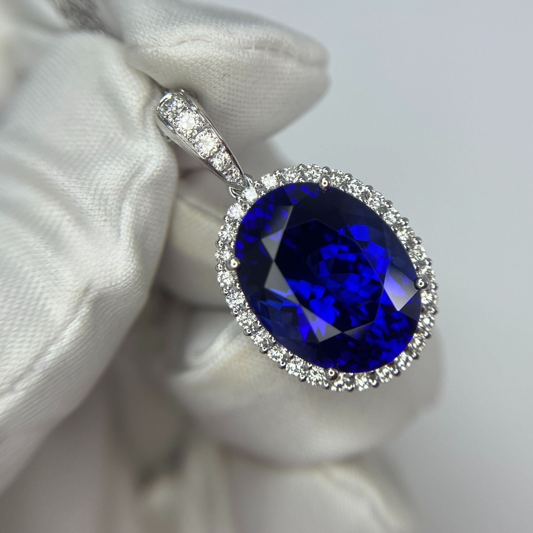 Magnificent 11.03 Ct Oval Tanzanite Pendant With Diamond Halo