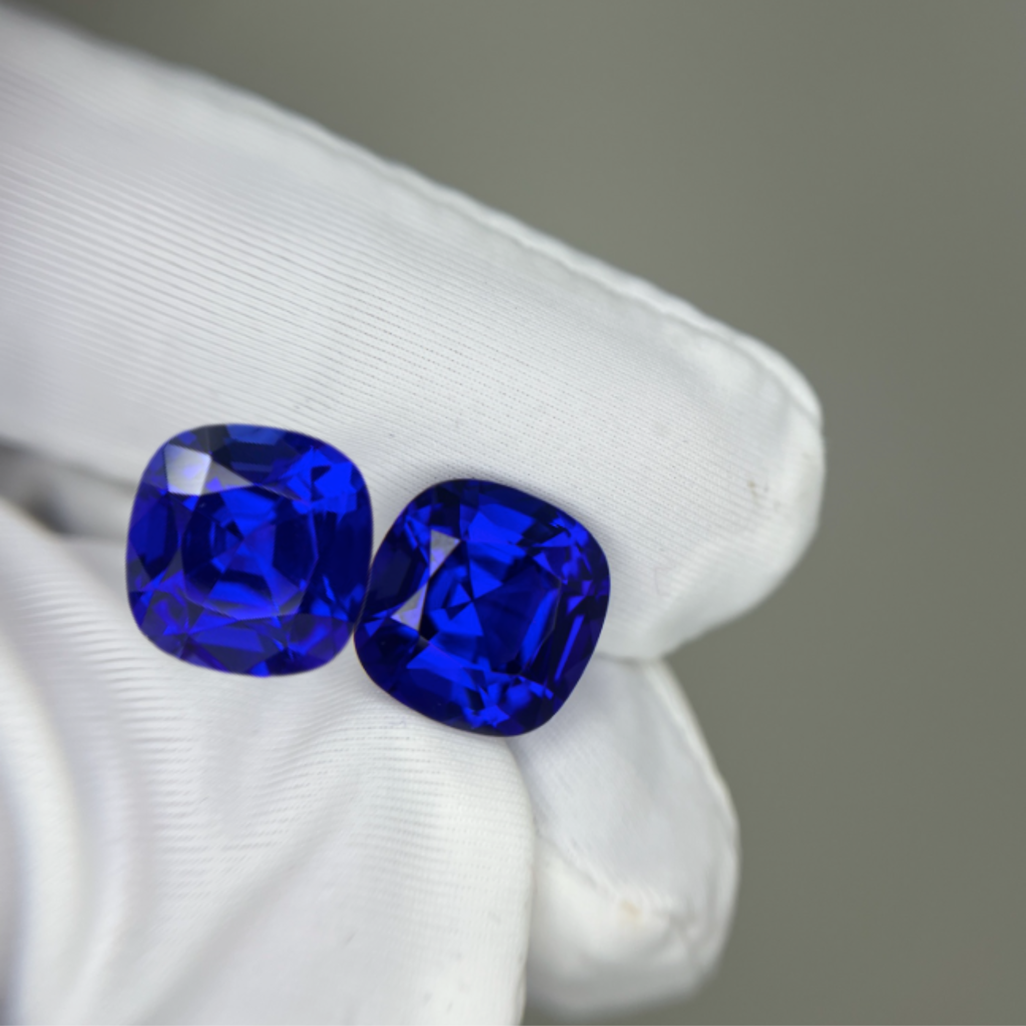 Exceptional Pair of Tanzanite Cushion Cuts - Matching Set- 15 carats
