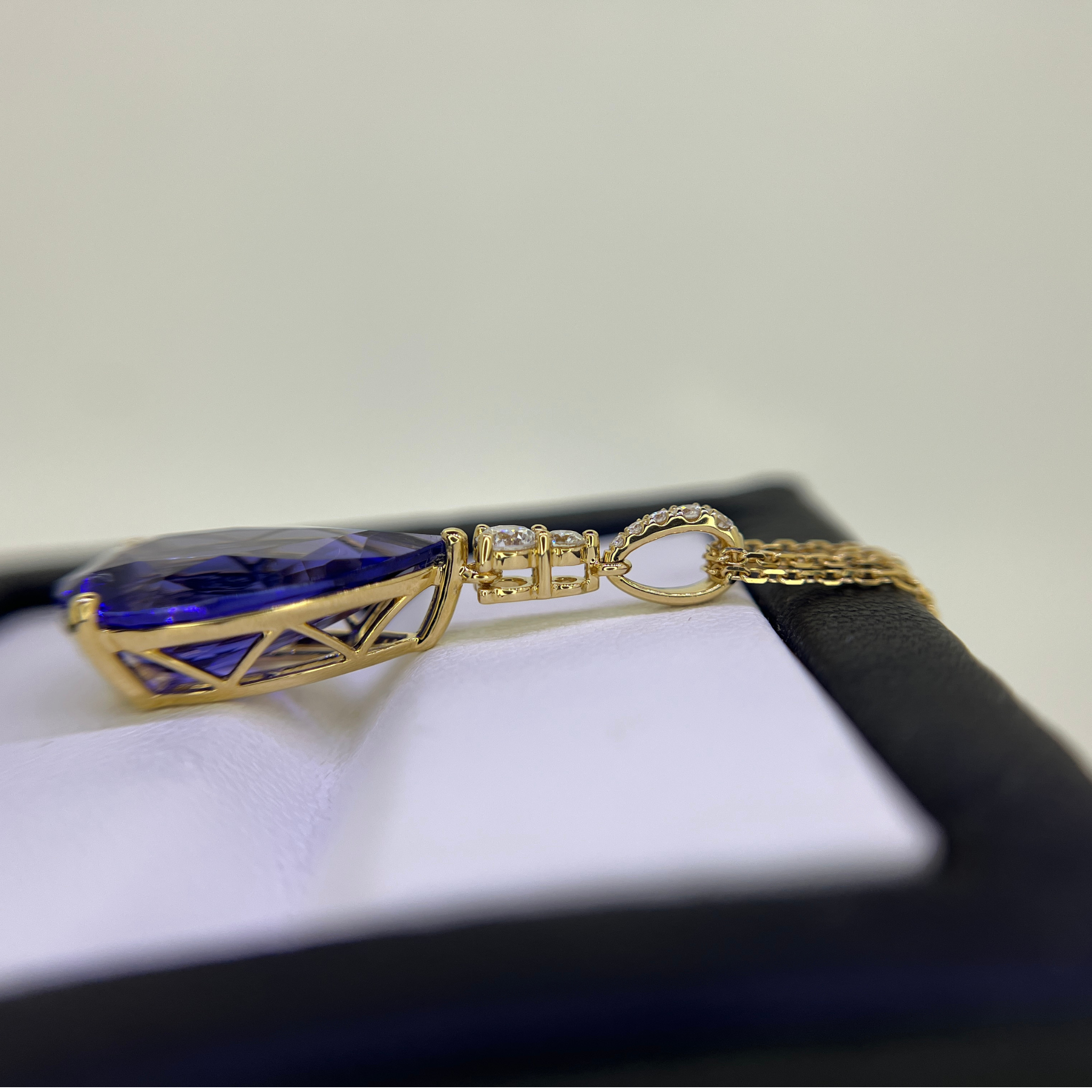 Exceptional Pear Shaped Tanzanite Pendant 8.00 Carats