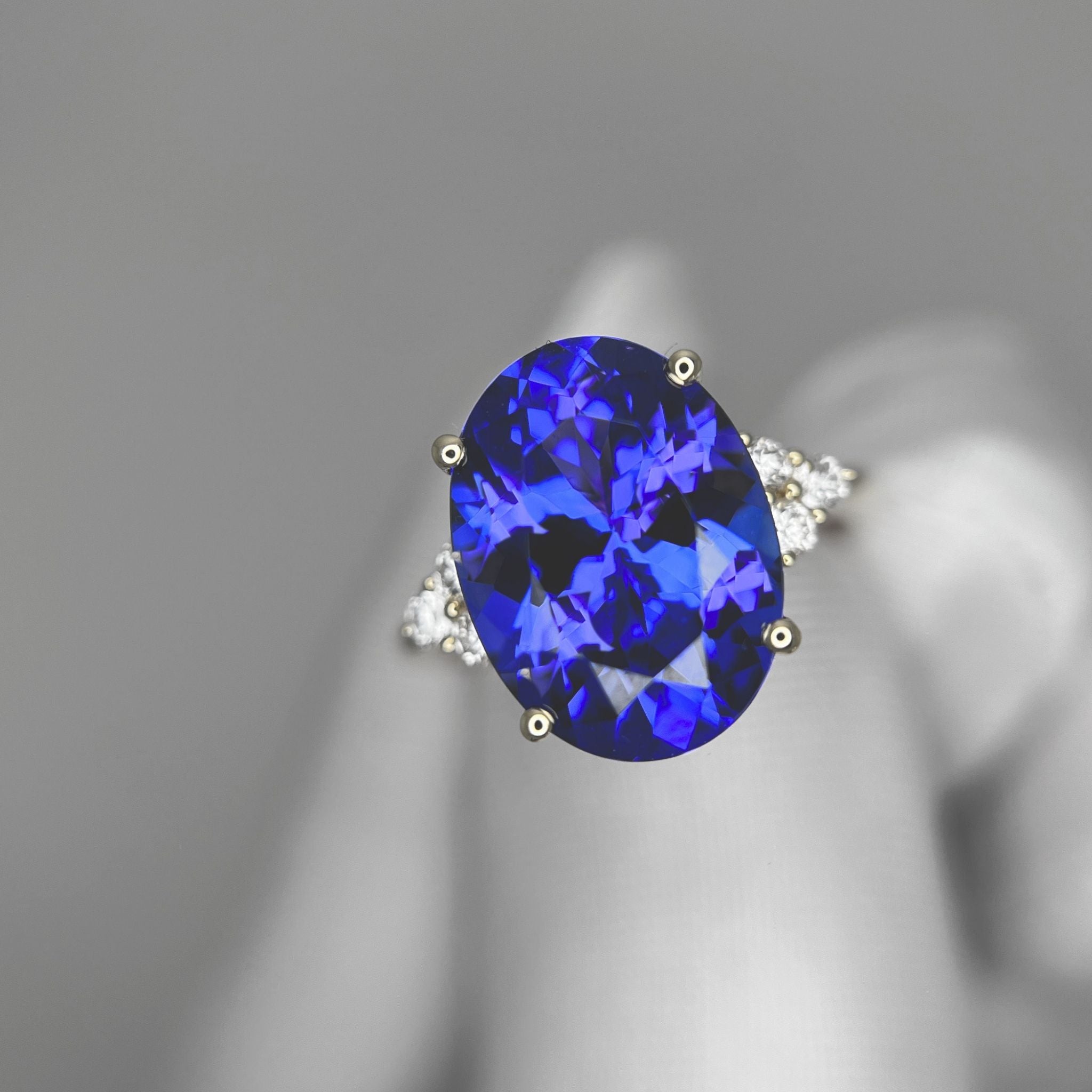 Exceptional Violet & Blue 7.22 Ct Oval Tanzanite Ring Yellow Gold