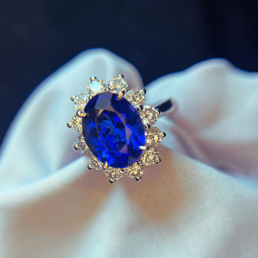 Exceptional 5.00 Ct Oval Tanzanite ”Ballerina” Ring