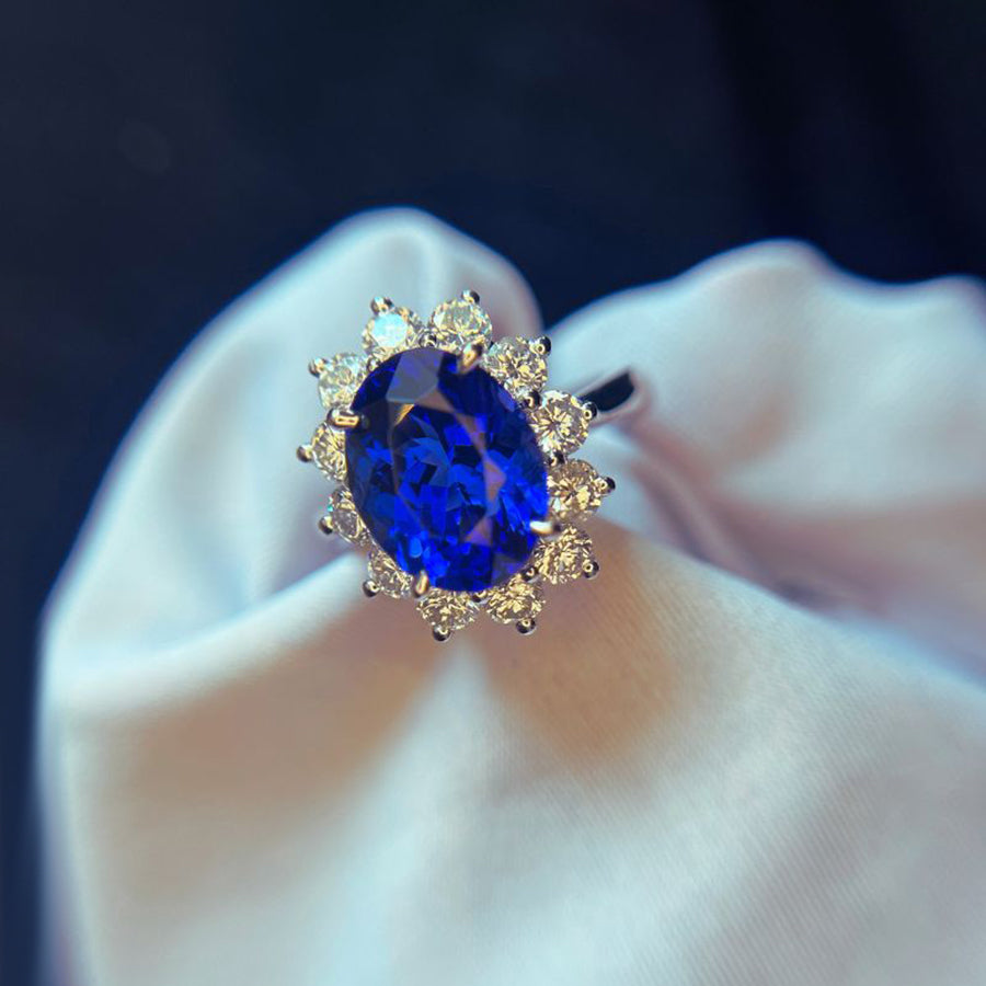 Exceptional 5.00 Ct Oval Tanzanite ”Ballerina” Ring