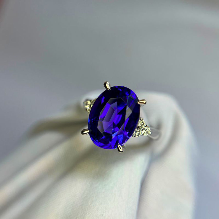 Exceptional 8.24 Ct Oval Tanzanite Ring