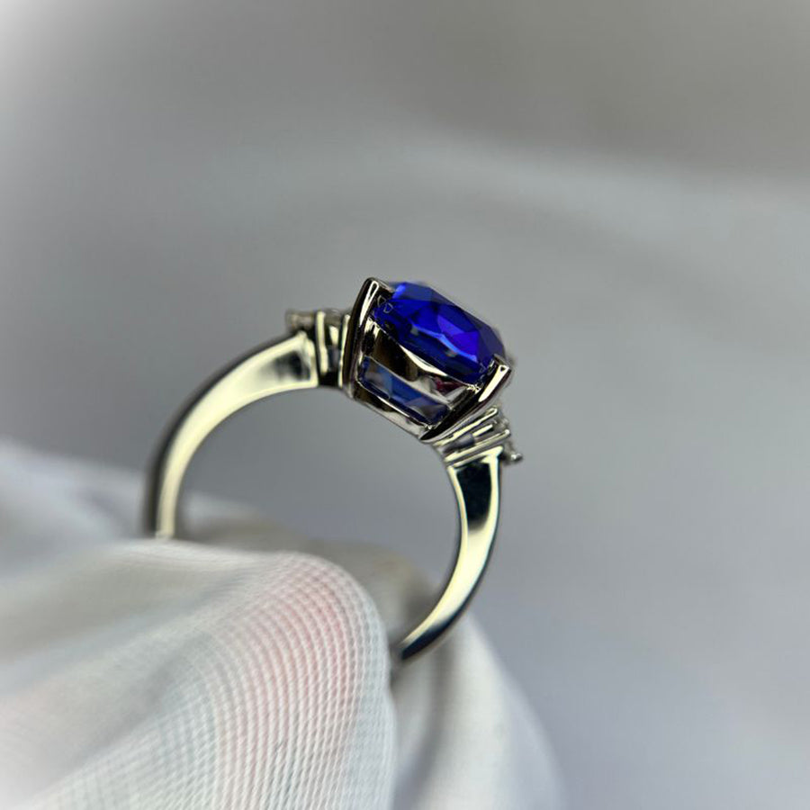 Exceptional 8.24 Ct Oval Tanzanite Ring