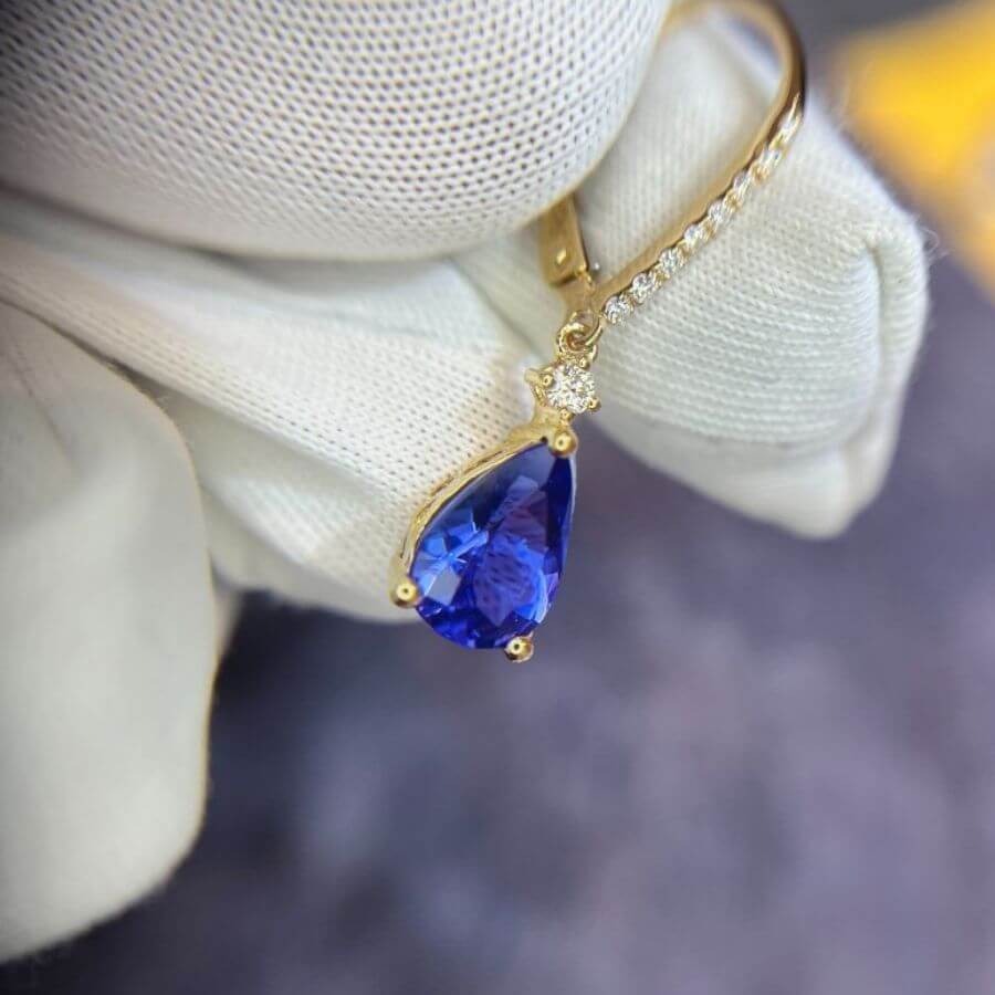 Pear-Shaped Tanzanite Drop Earrings in Yellow Gold