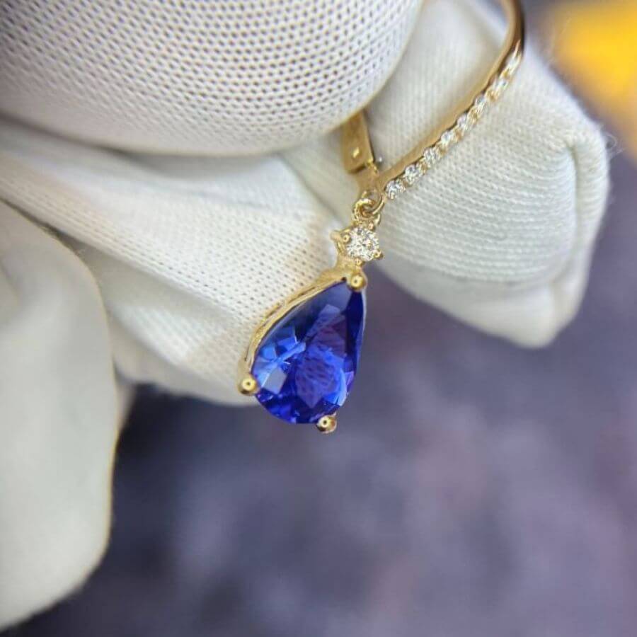 Pear-Shaped Tanzanite Drop Earrings in Yellow Gold