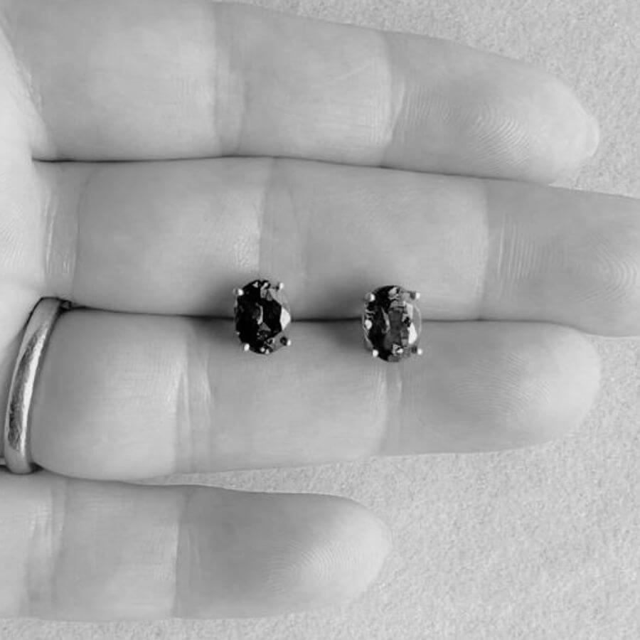 2.15 Ct Tanzanite Stud Earrings In Yellow Gold - Made To Order