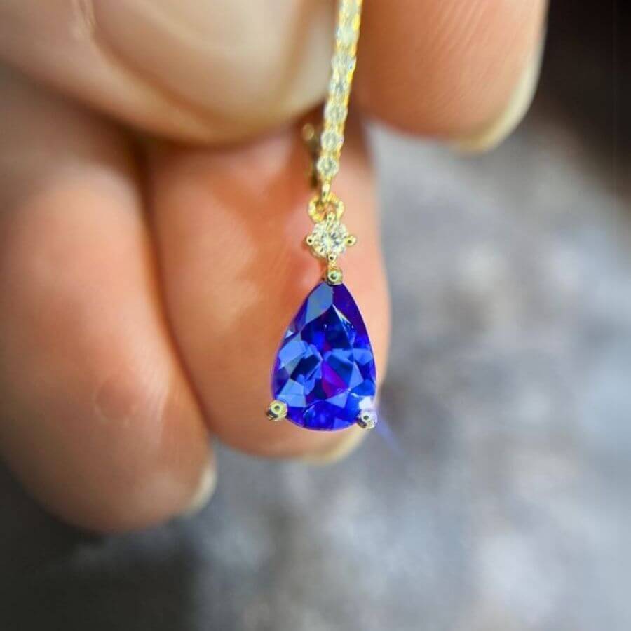 Pear-Shaped Tanzanite Drop Earrings in Yellow Gold