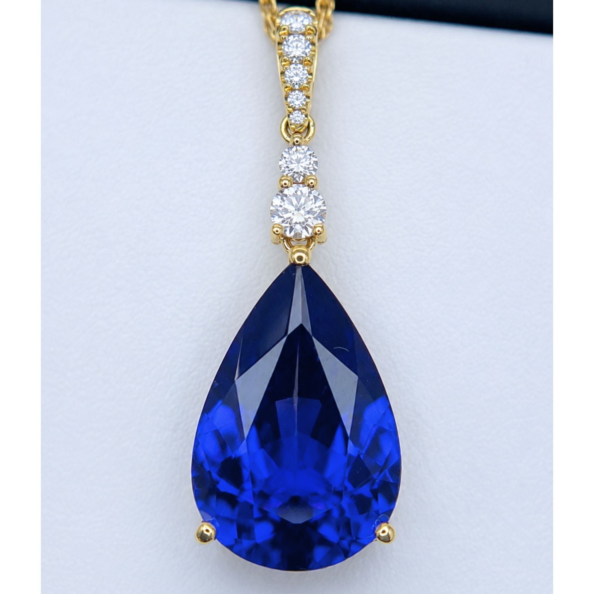Eccezionale Pendente a Goccia con Tanzanite da 8,00 carati