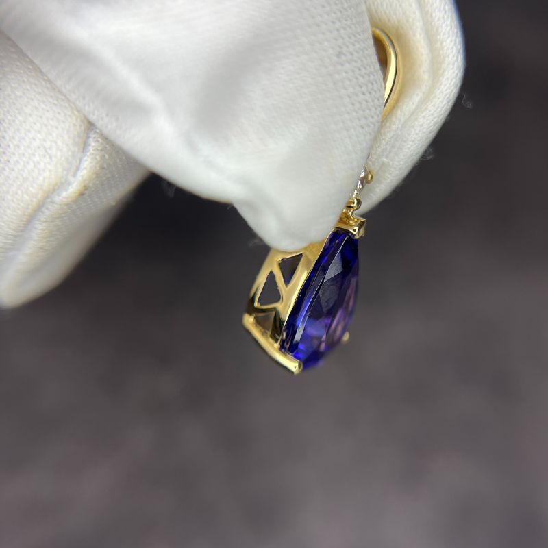2.76 Ct Pear-Shaped Tanzanite Necklace in Yellow Gold
