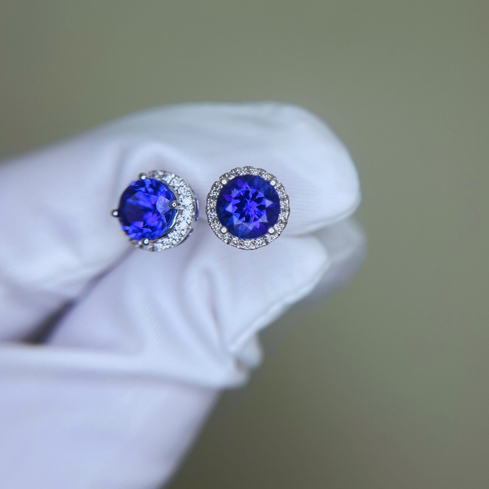 2.63 Ct Tanzanite & Diamond Stud Earrings