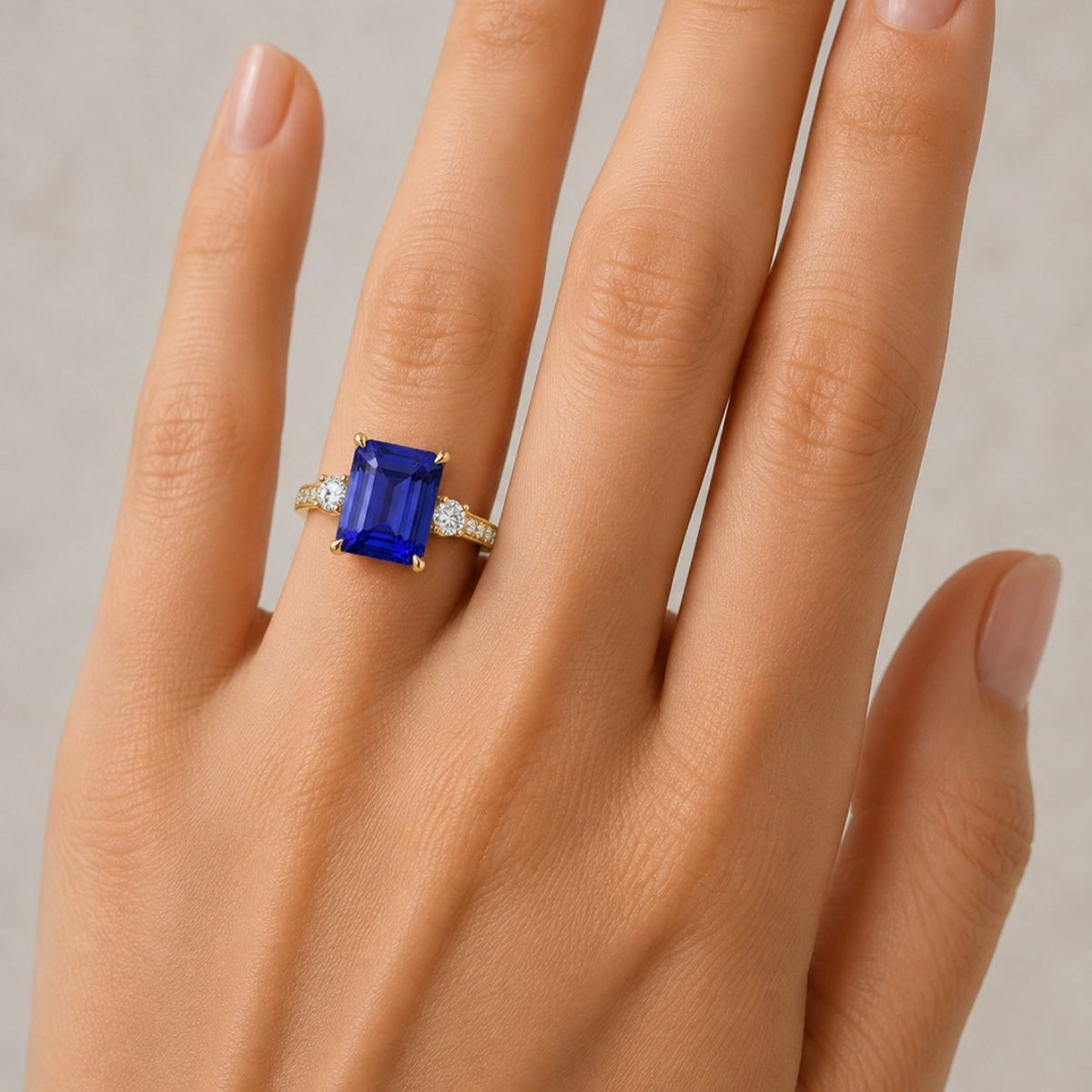 Anello con tanzanite taglio smeraldo blu intenso da 3,50 carati - Realizzato su ordinazione