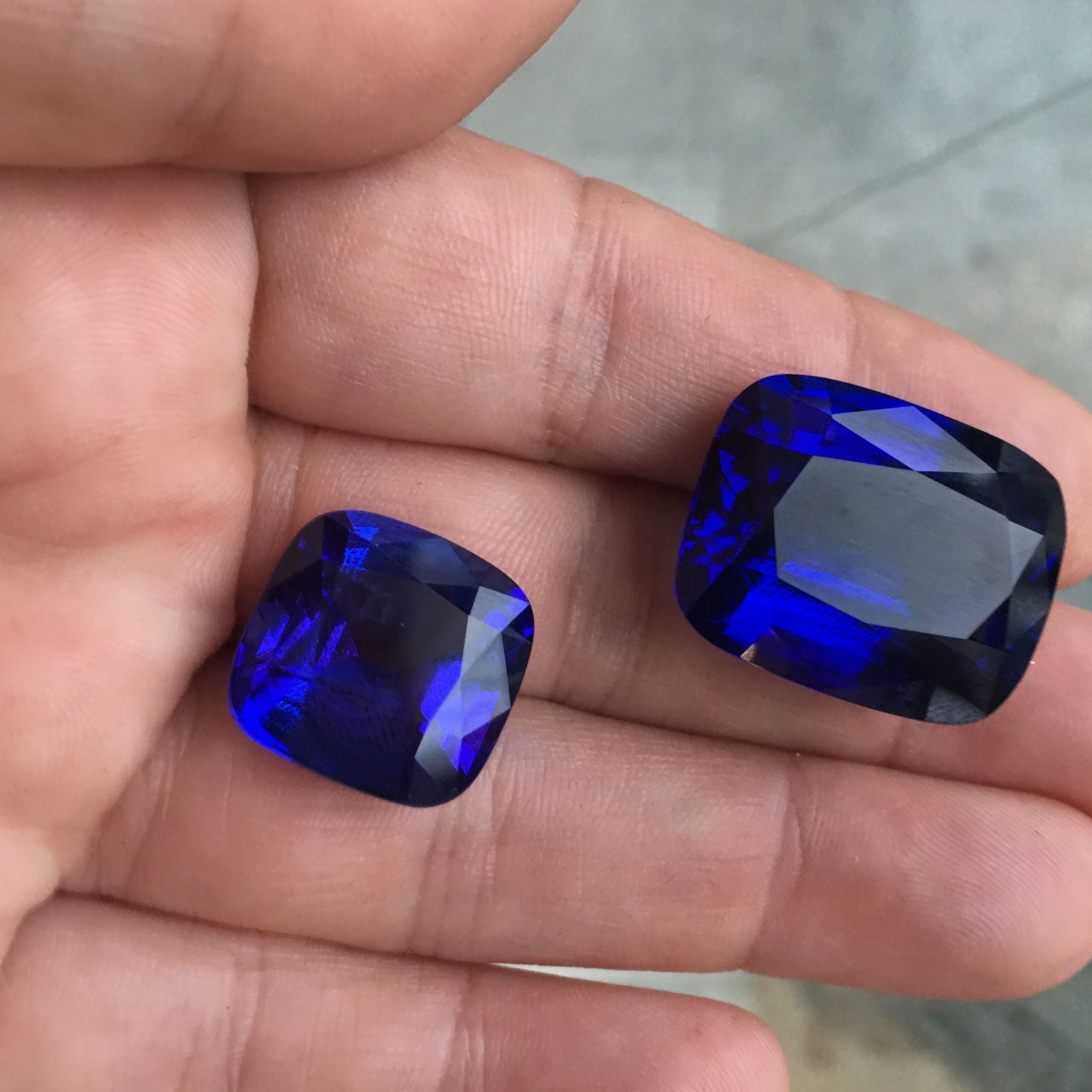 Investment Grade Tanzanite  - 50 to 100 Carat Plus Tanzanite Gemstones & Jewellry