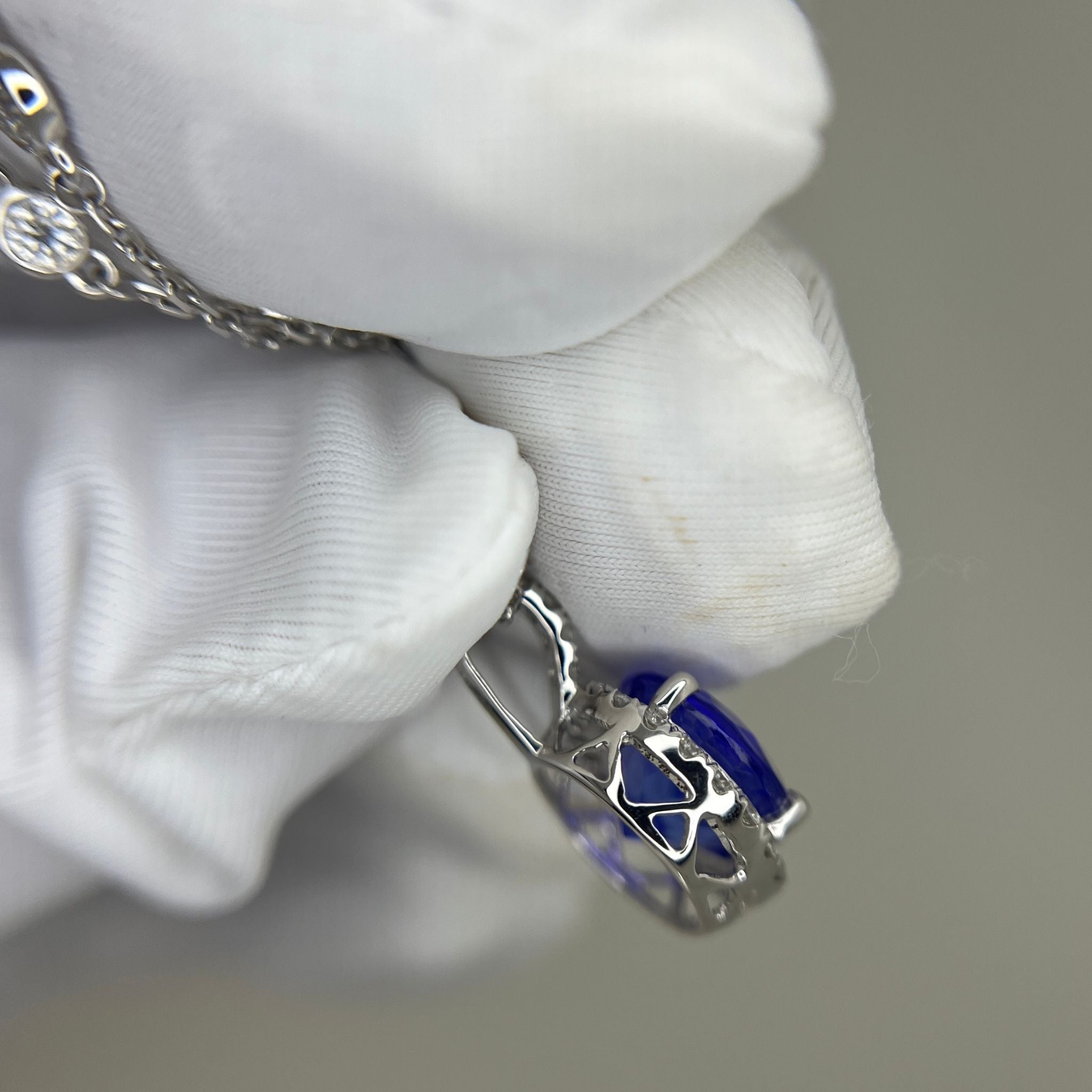 Round Tanzanite Pendant with Diamonds