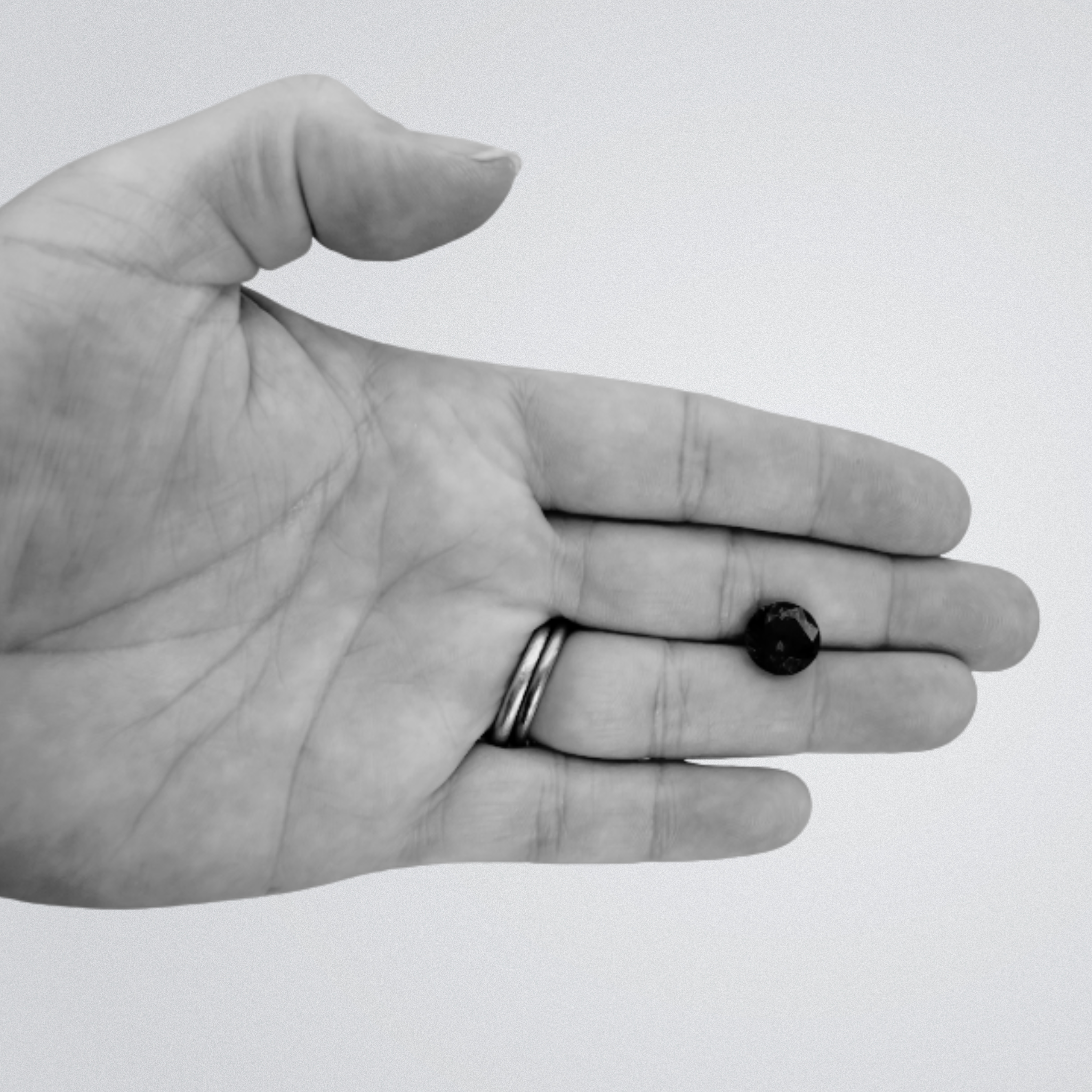 4.90 Carat Round Cut Tanzanite Gemstone