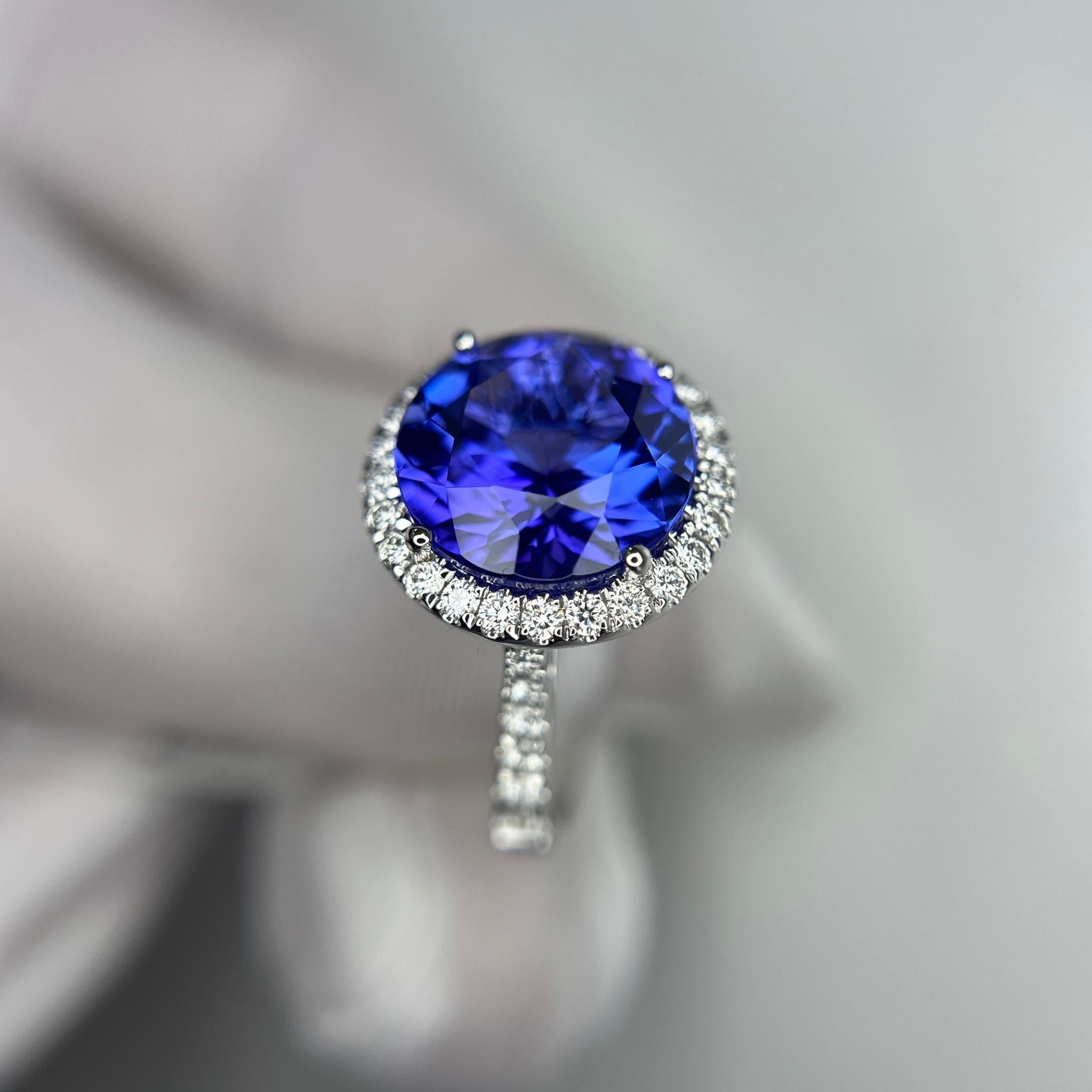 6,5 Karat Ausnahme-Rund-Tansanit- & Diamant-Halo-Ring