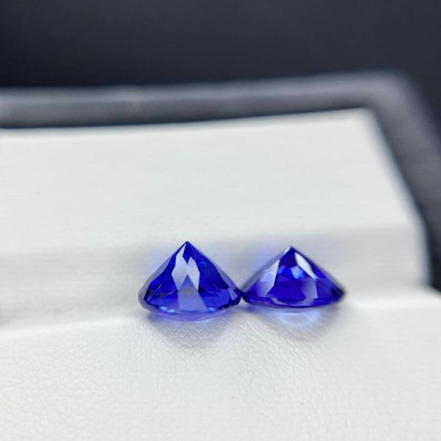 5.70 Carat Round Cut Tanzanite Gemstone