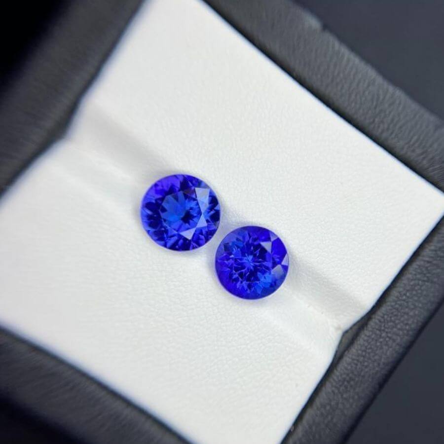 5.70 Carat Round Cut Tanzanite Gemstone