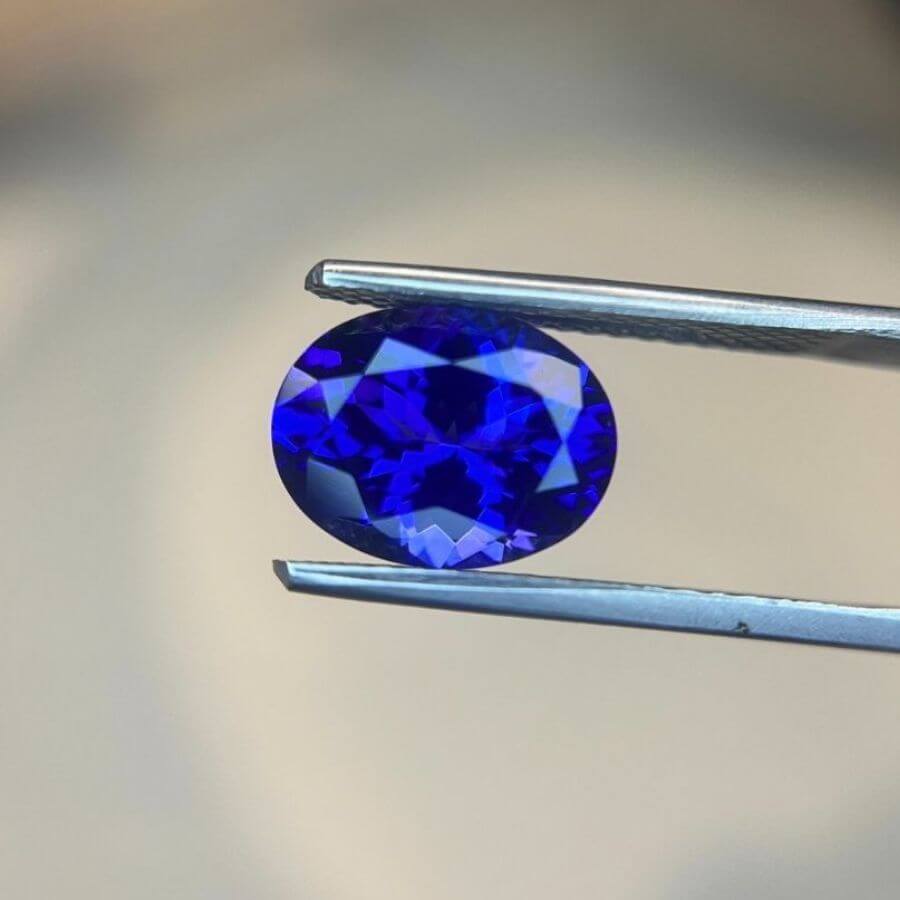 5.00 Carat Oval Cut Tanzanite Gemstone