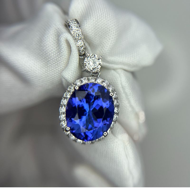 Elegant 4.65 Ct Oval Tanzanite & Diamond Pendant