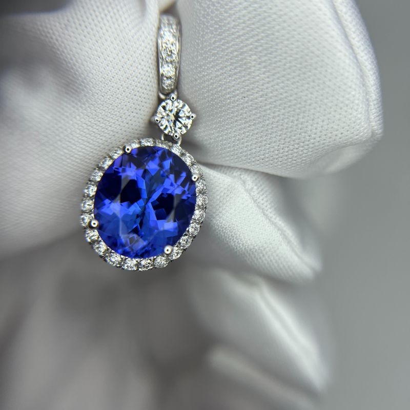 Elegant 4.65 Ct Oval Tanzanite & Diamond Pendant