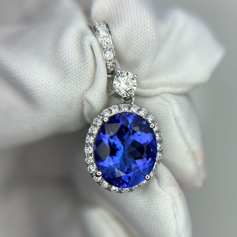 Elegant 4.65 Ct Oval Tanzanite & Diamond Pendant