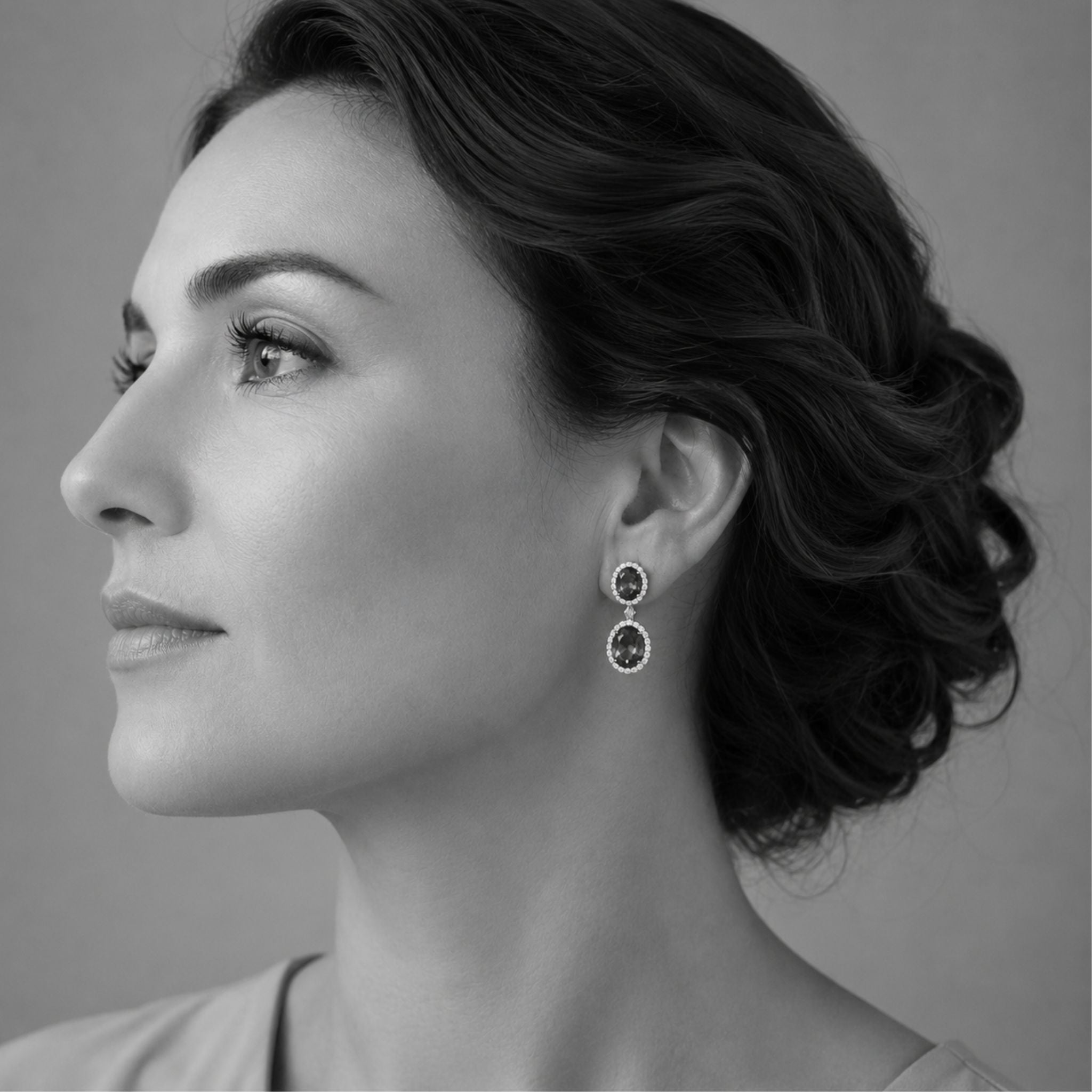 Hervorragende Tansanit- und Diamant-Halo-Ohrringe