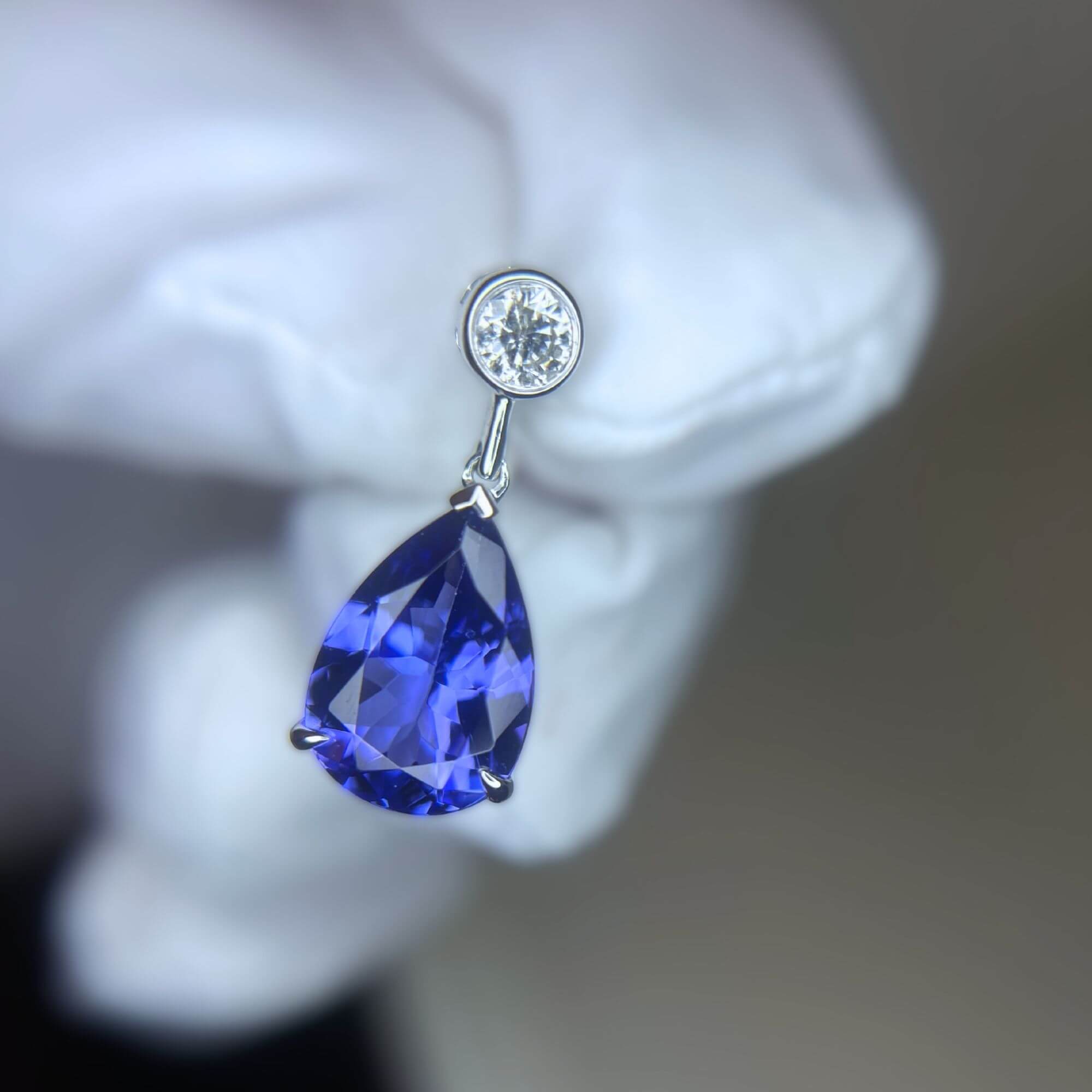 4.58 Ct Tanzanite & Diamond Earrings