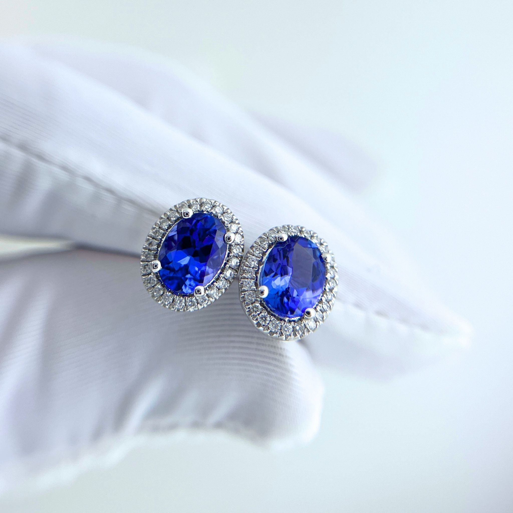 2.46 Ct Tanzanite & Diamond Earrings