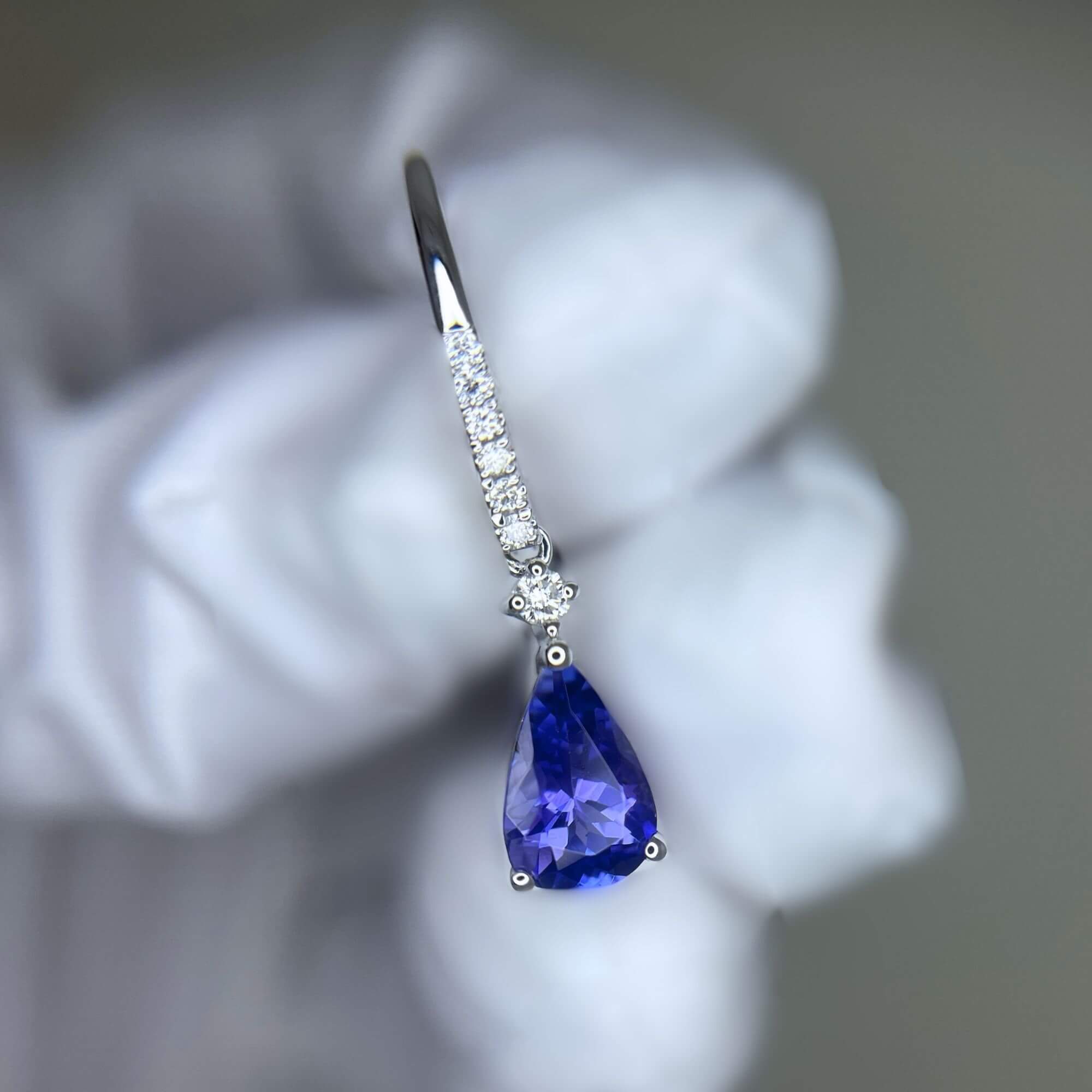 2.56 Ct Tanzanite & Diamond Earrings