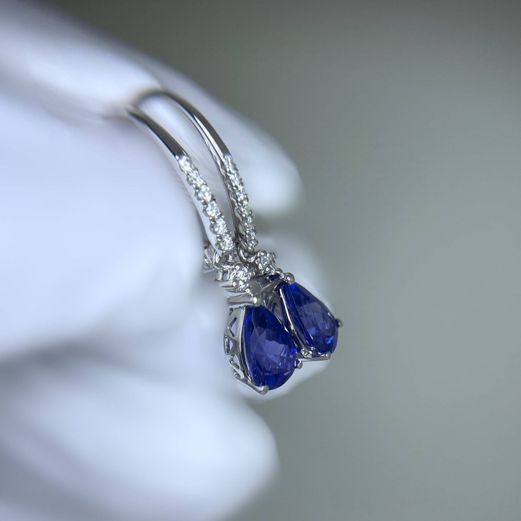 2.56 Ct Tanzanite & Diamond Earrings
