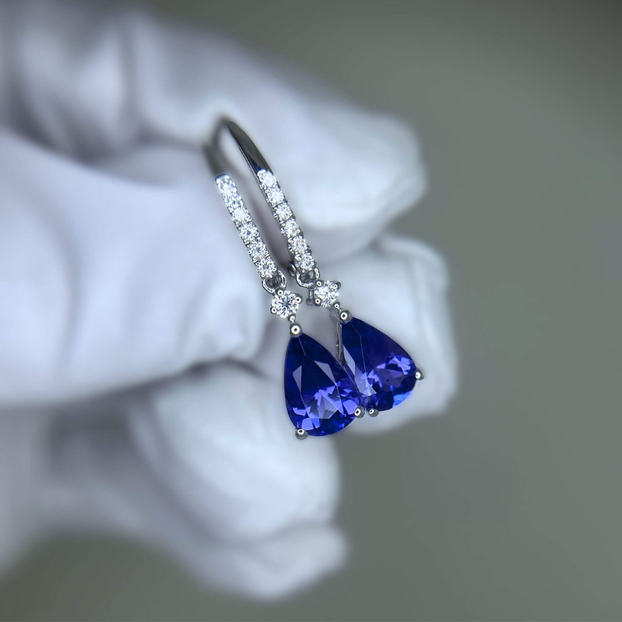 2.56 Ct Tanzanite & Diamond Earrings