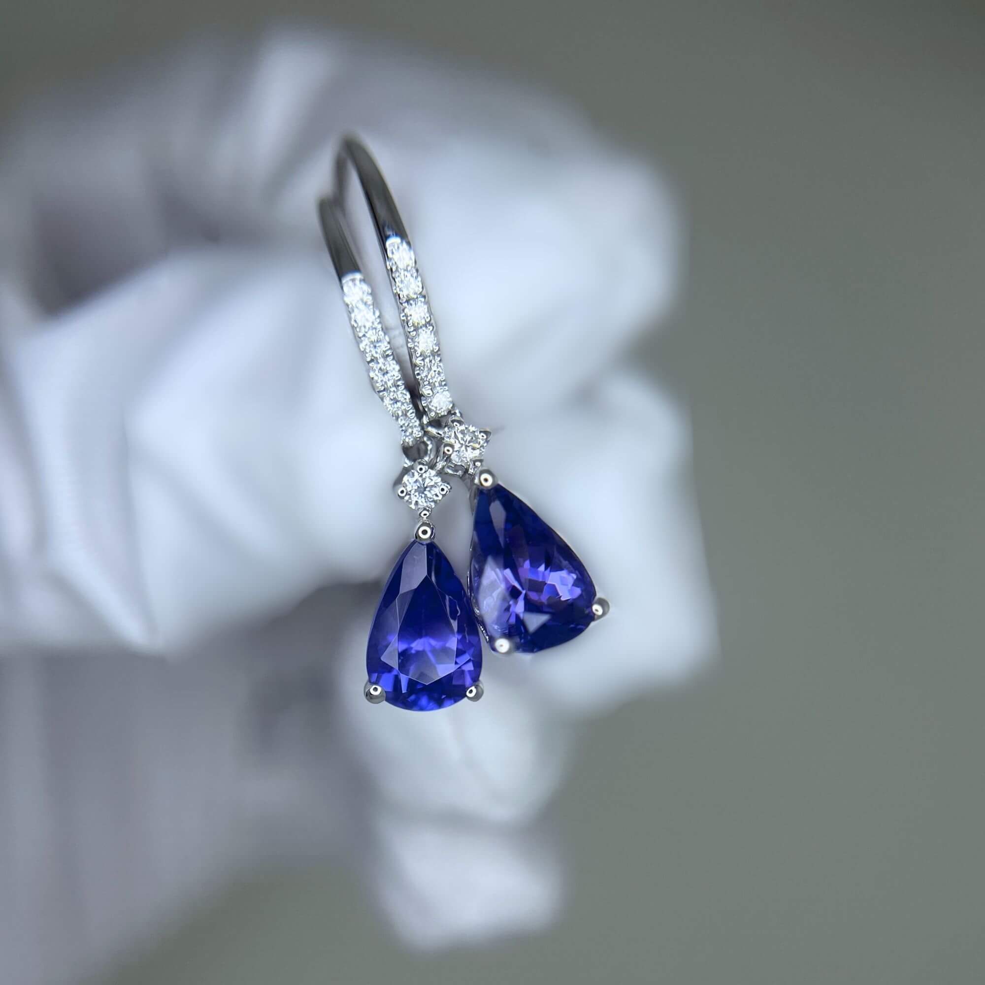 2.56 Ct Tanzanite & Diamond Earrings