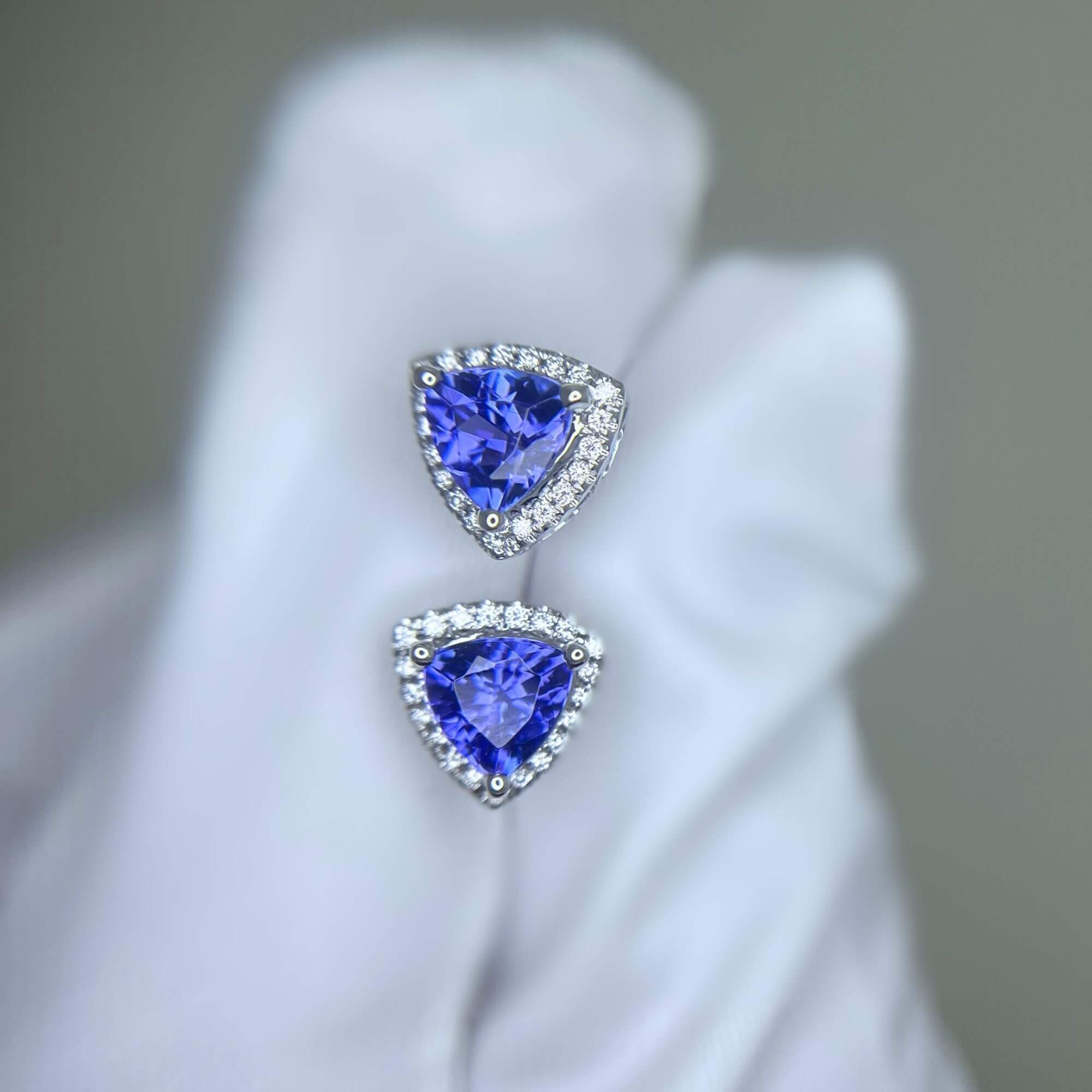 1.79 Ct Tanzanite & Diamond Earrings
