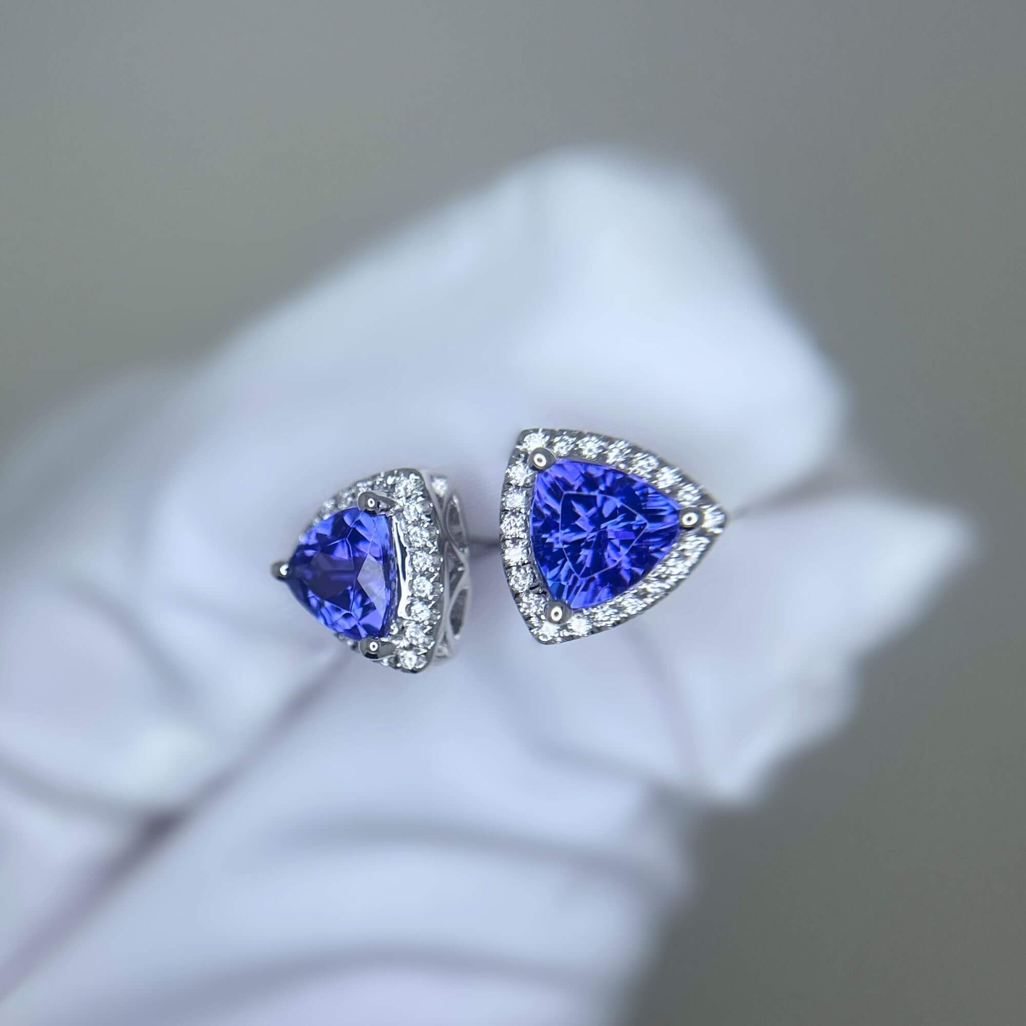 1.79 Ct Tanzanite & Diamond Earrings