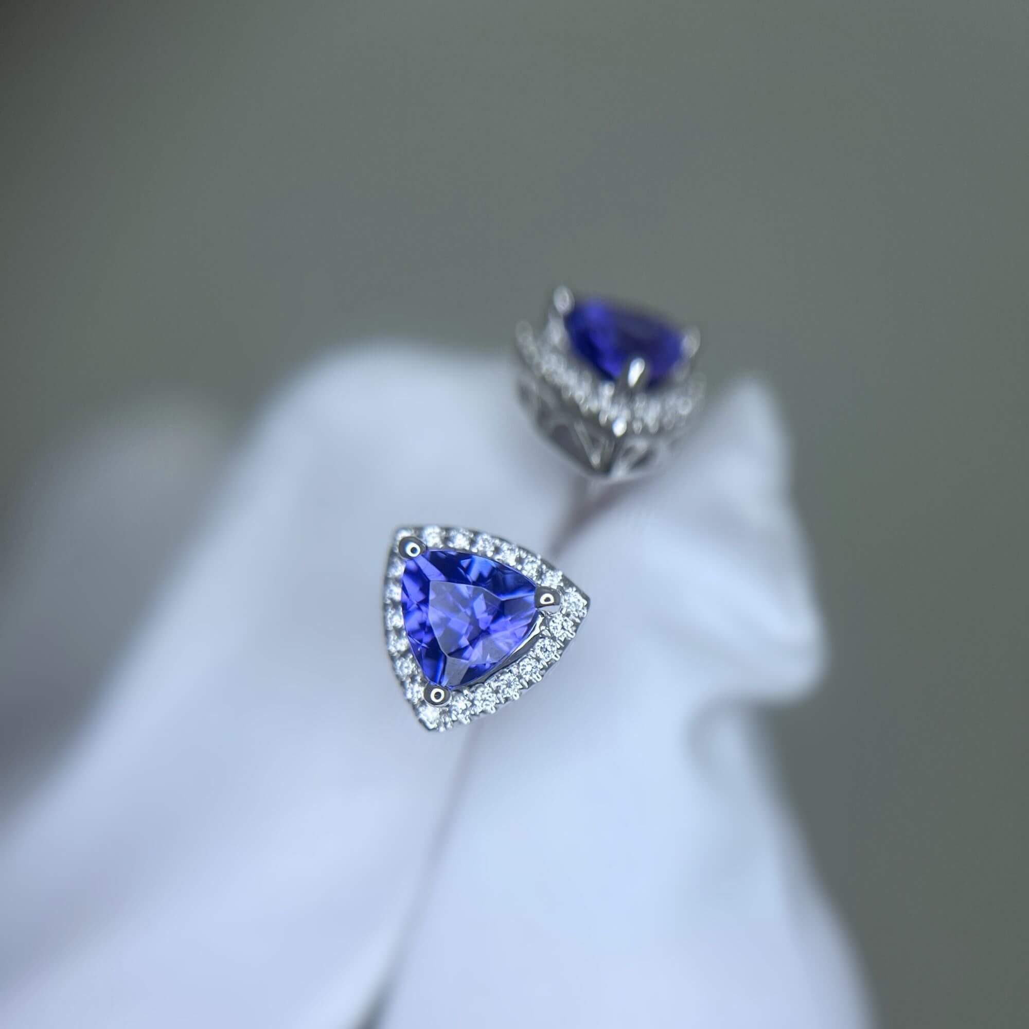 1.79 Ct Tanzanite & Diamond Earrings