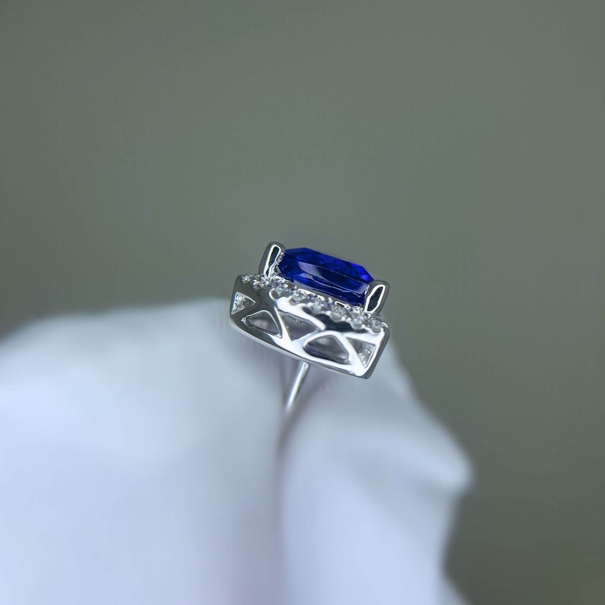 1.79 Ct Tanzanite & Diamond Earrings