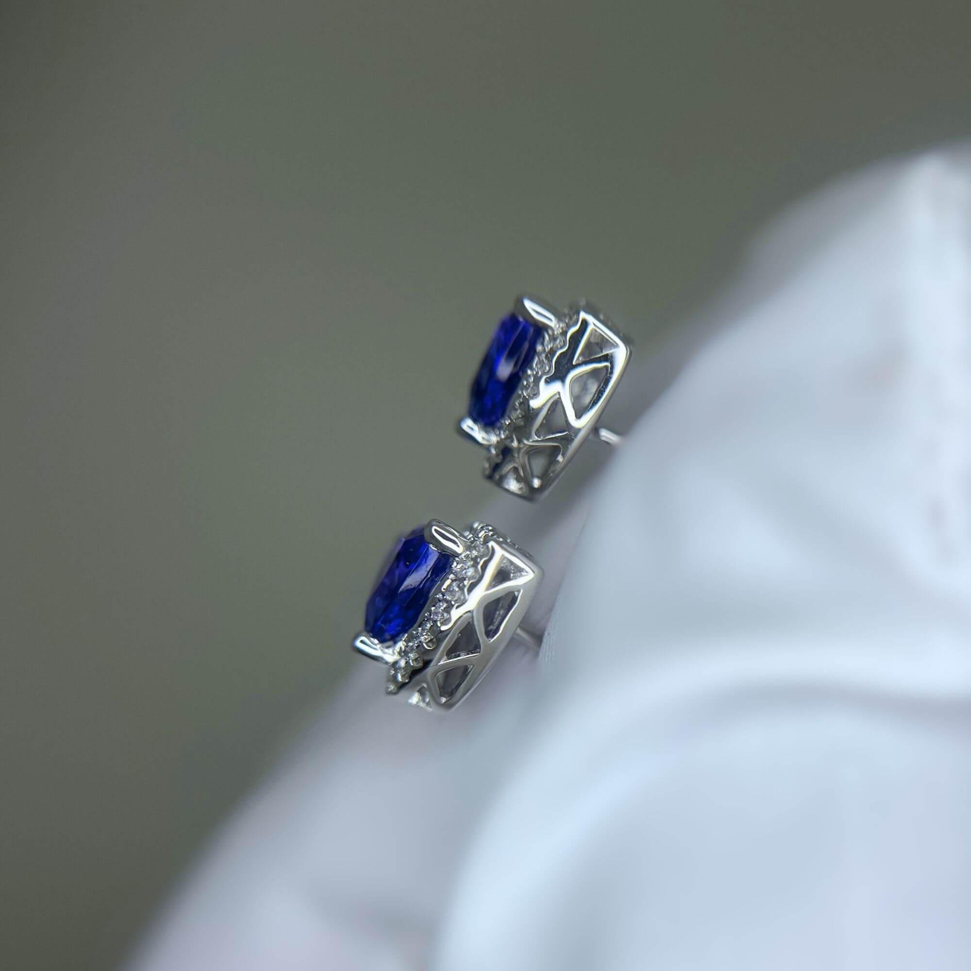 1.79 Ct Tanzanite & Diamond Earrings