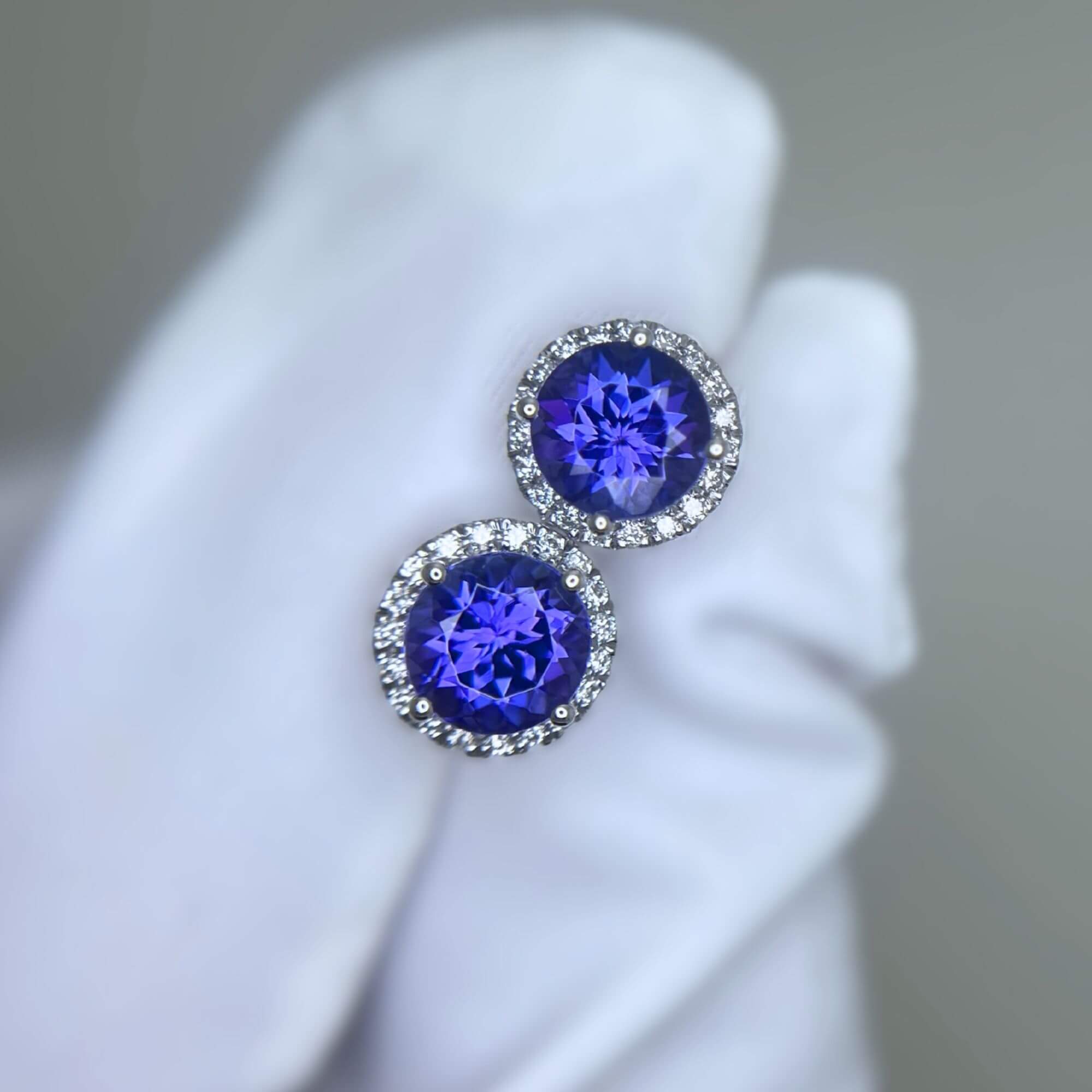 2.63 Ct Tanzanite & Diamond Earrings