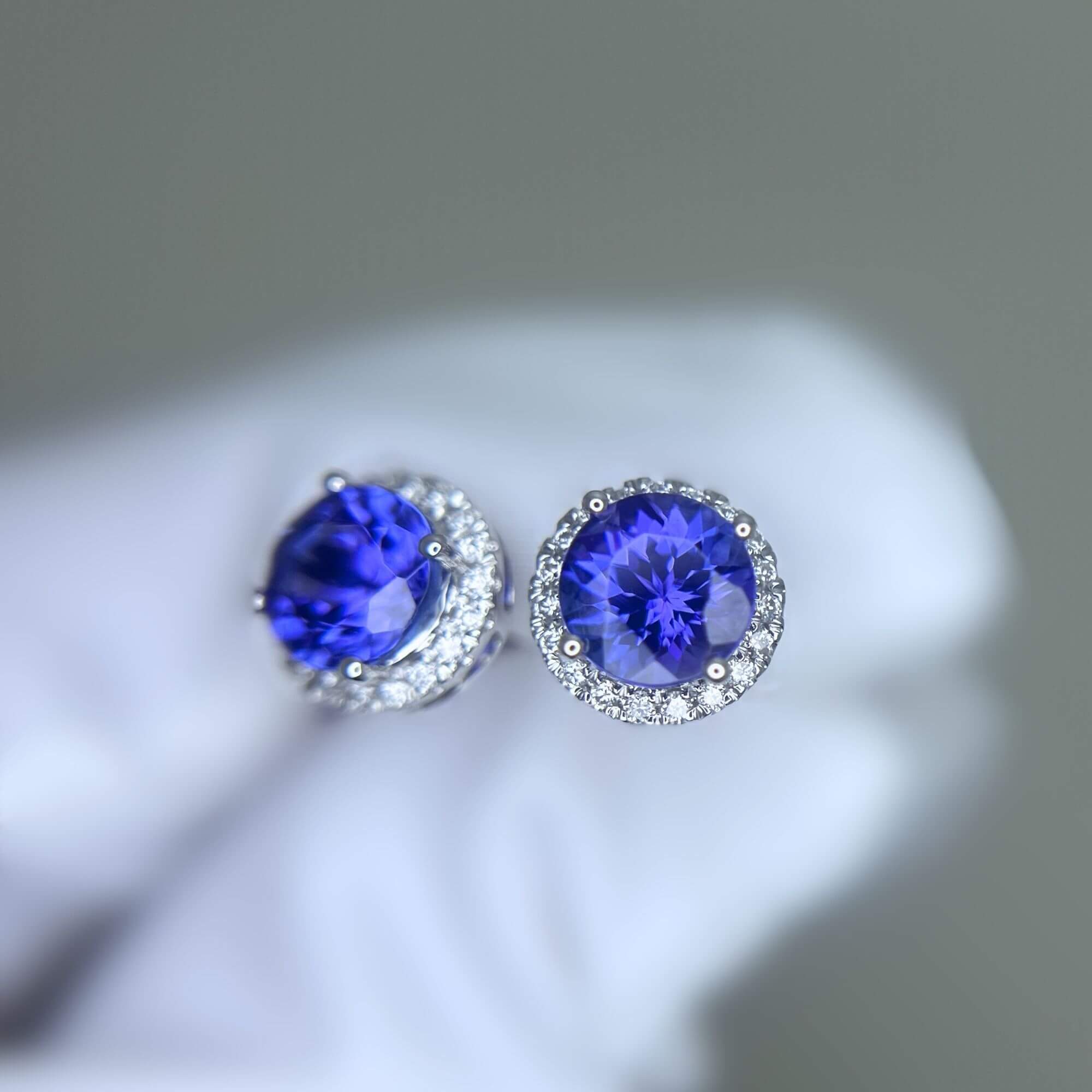 2.63 Ct Tanzanite & Diamond Earrings
