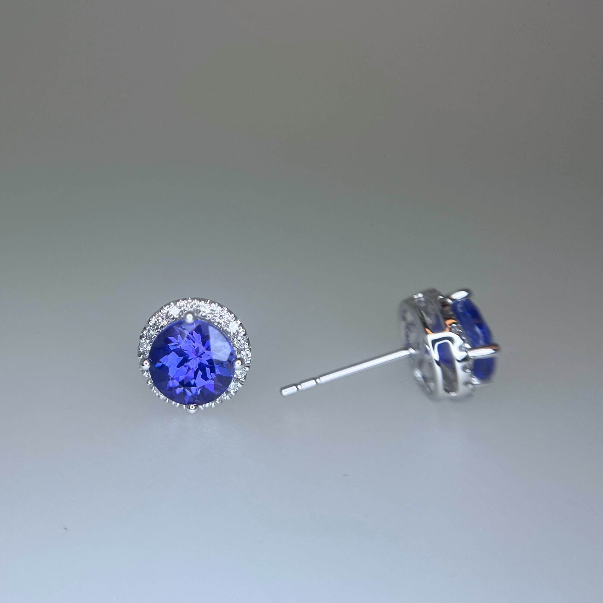 2.63 Ct Tanzanite & Diamond Earrings