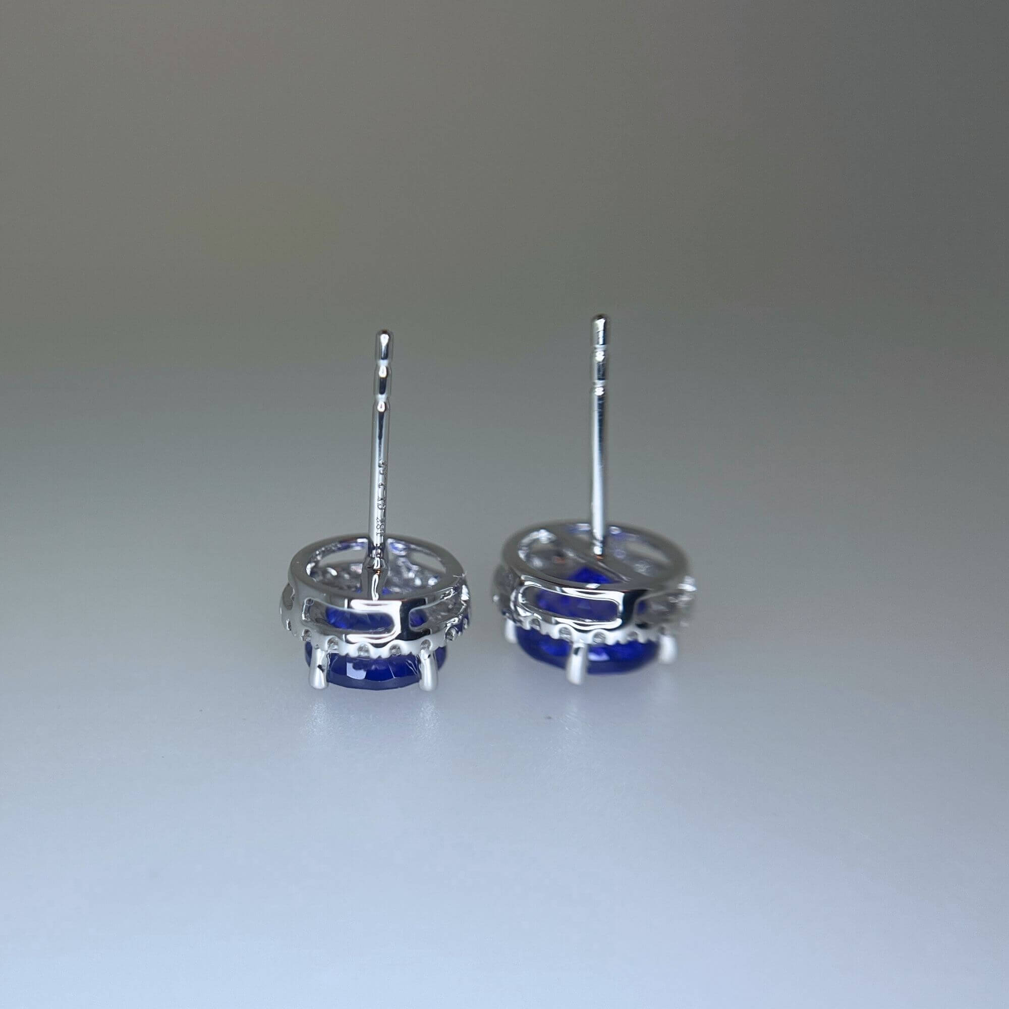 2.63 Ct Tanzanite & Diamond Earrings