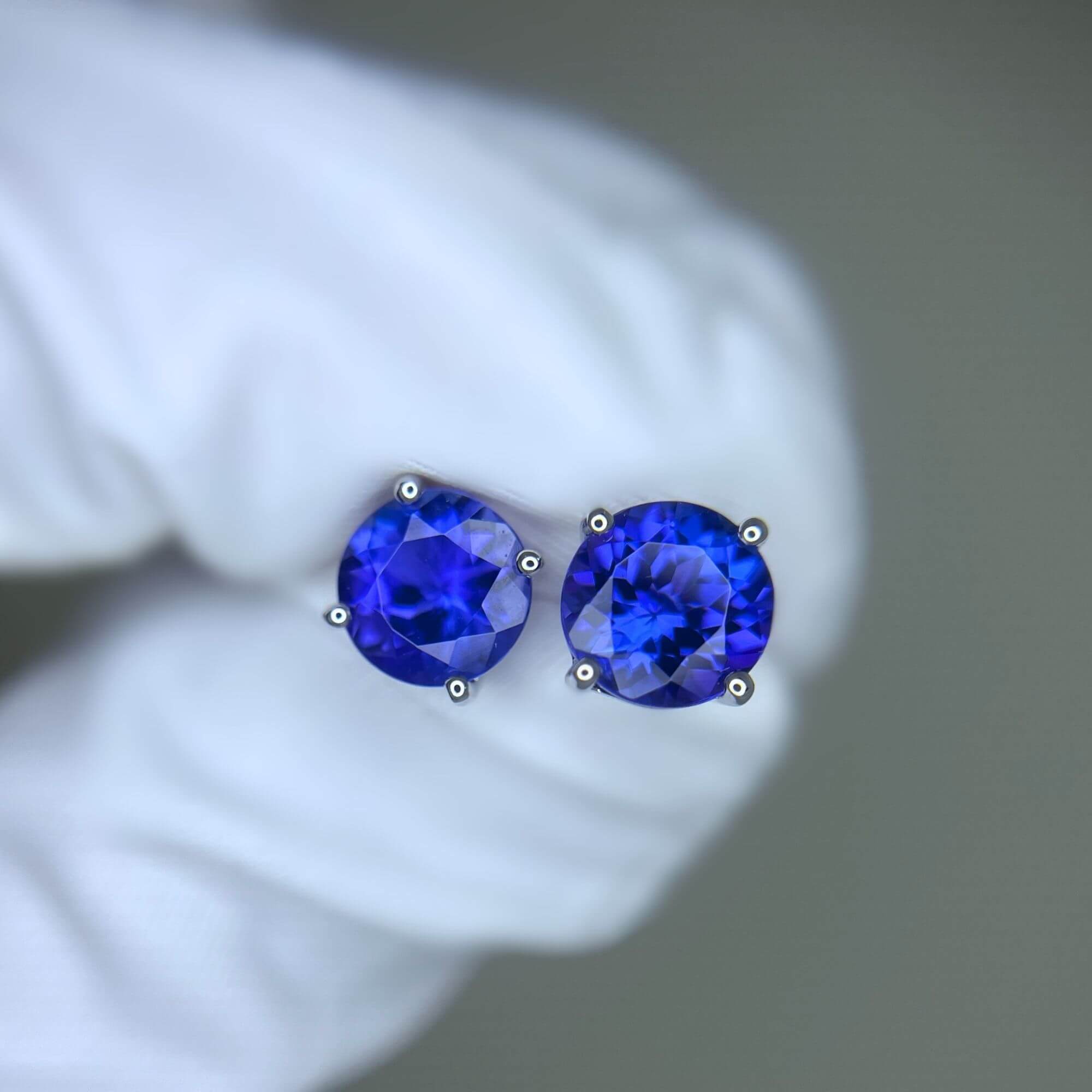Exceptional Tanzanite Stud Earrings in 18K White Gold