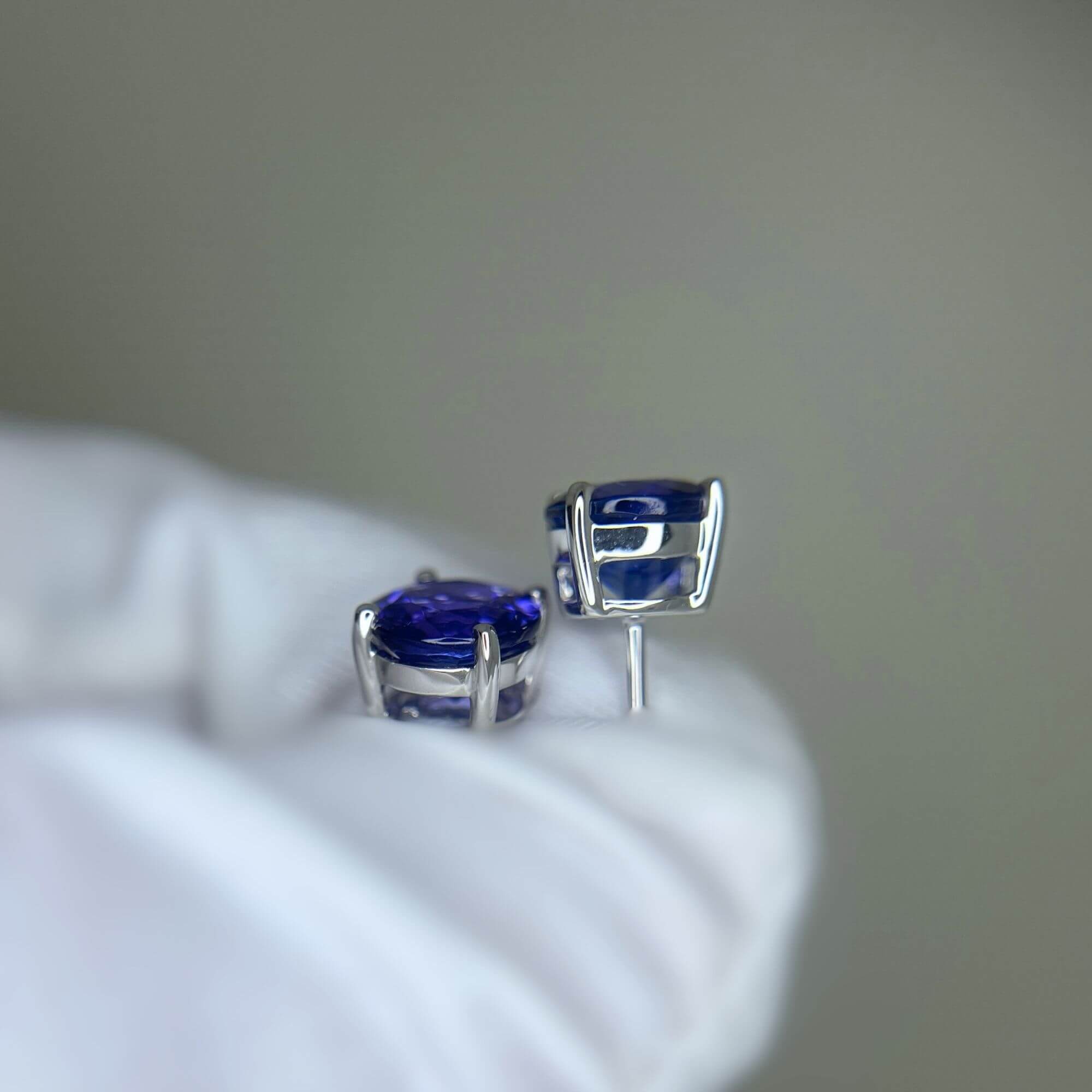 Exceptional Tanzanite Stud Earrings in 18K White Gold