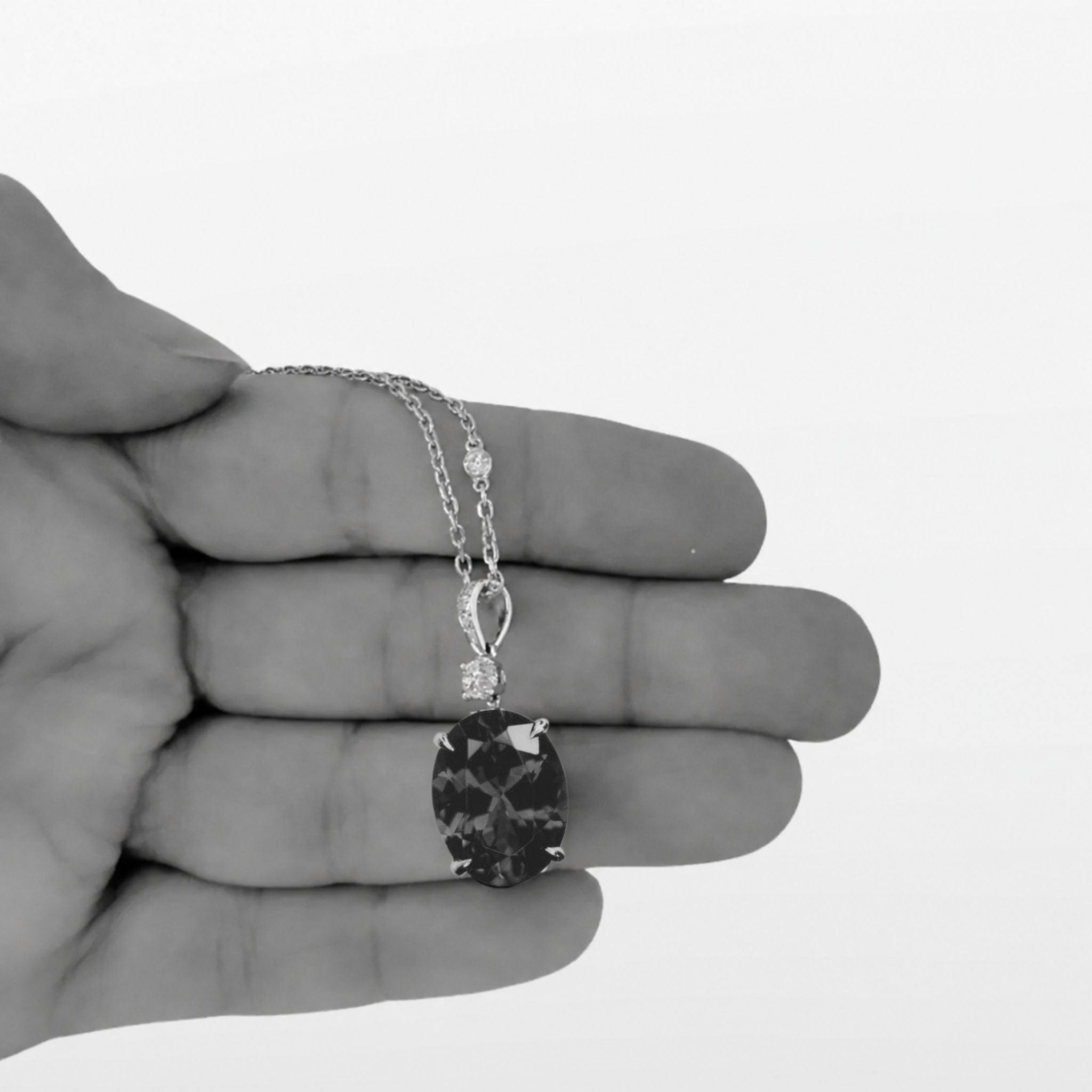 Magnifico Pendente in Tanzanite a Goccia da 7,00 Ct
