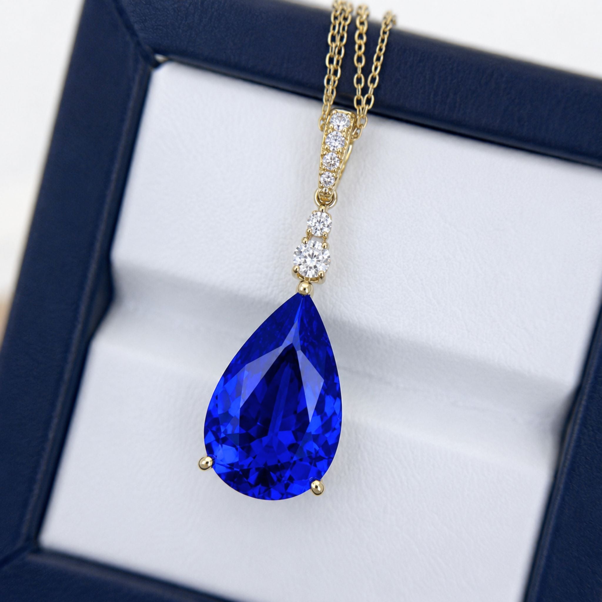 Eccezionale Pendente a Goccia con Tanzanite da 8,00 carati
