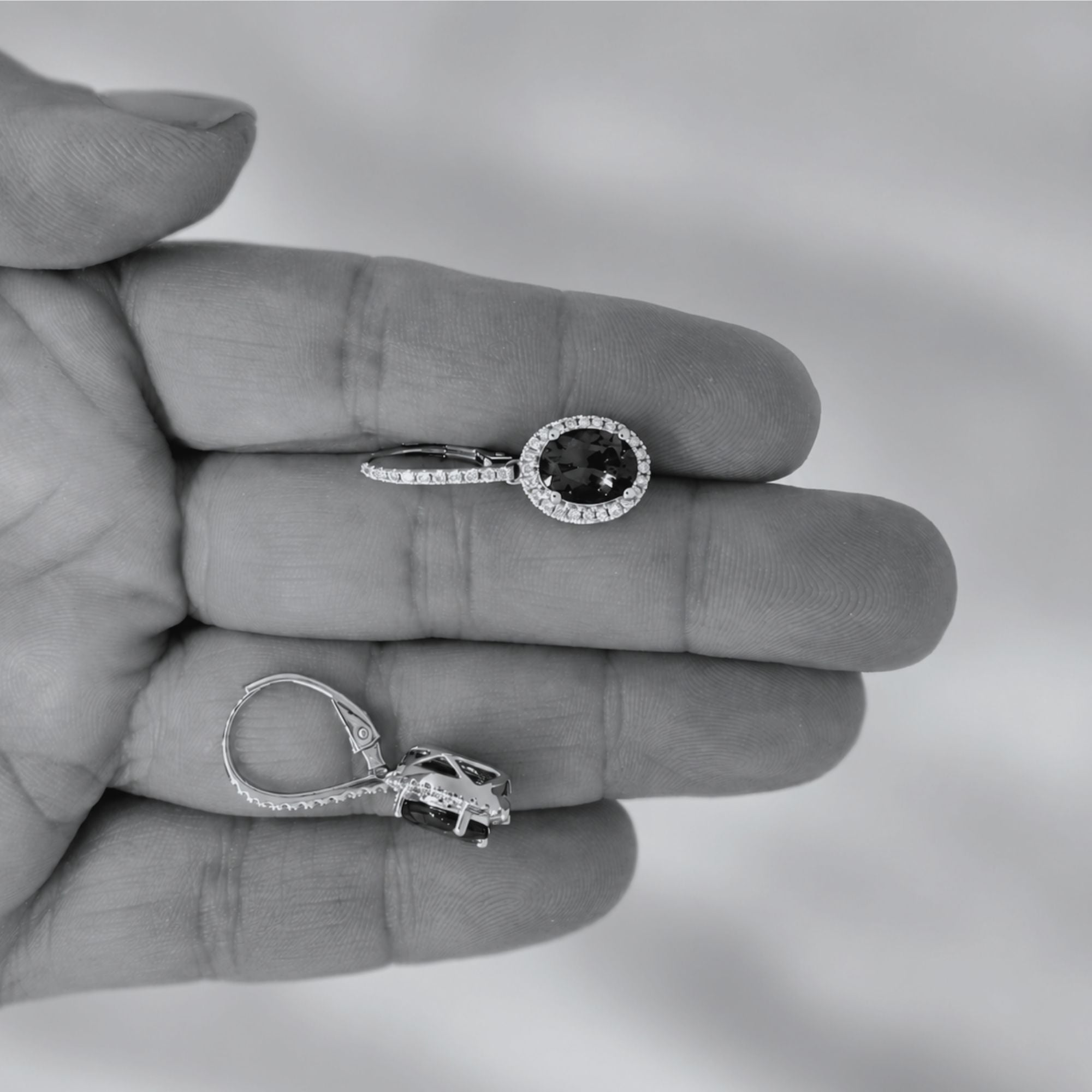 Hervorragende Tansanit- und Diamant-Halo-Ohrringe