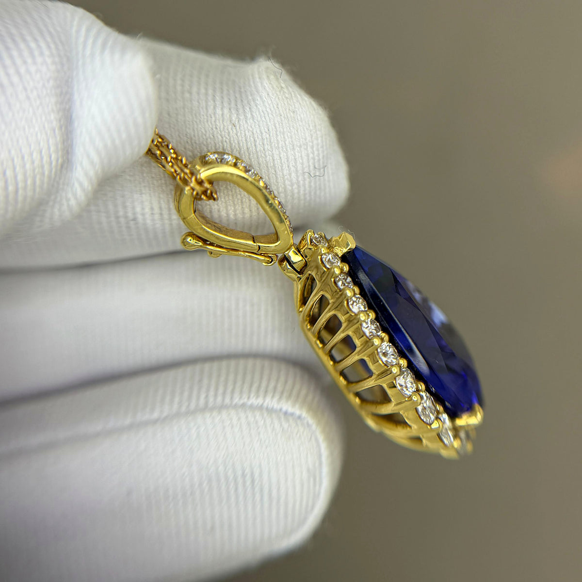 Investment-Grade 11.92 ct Pear-Shaped Tanzanite Pendant in 18K Yellow Gold