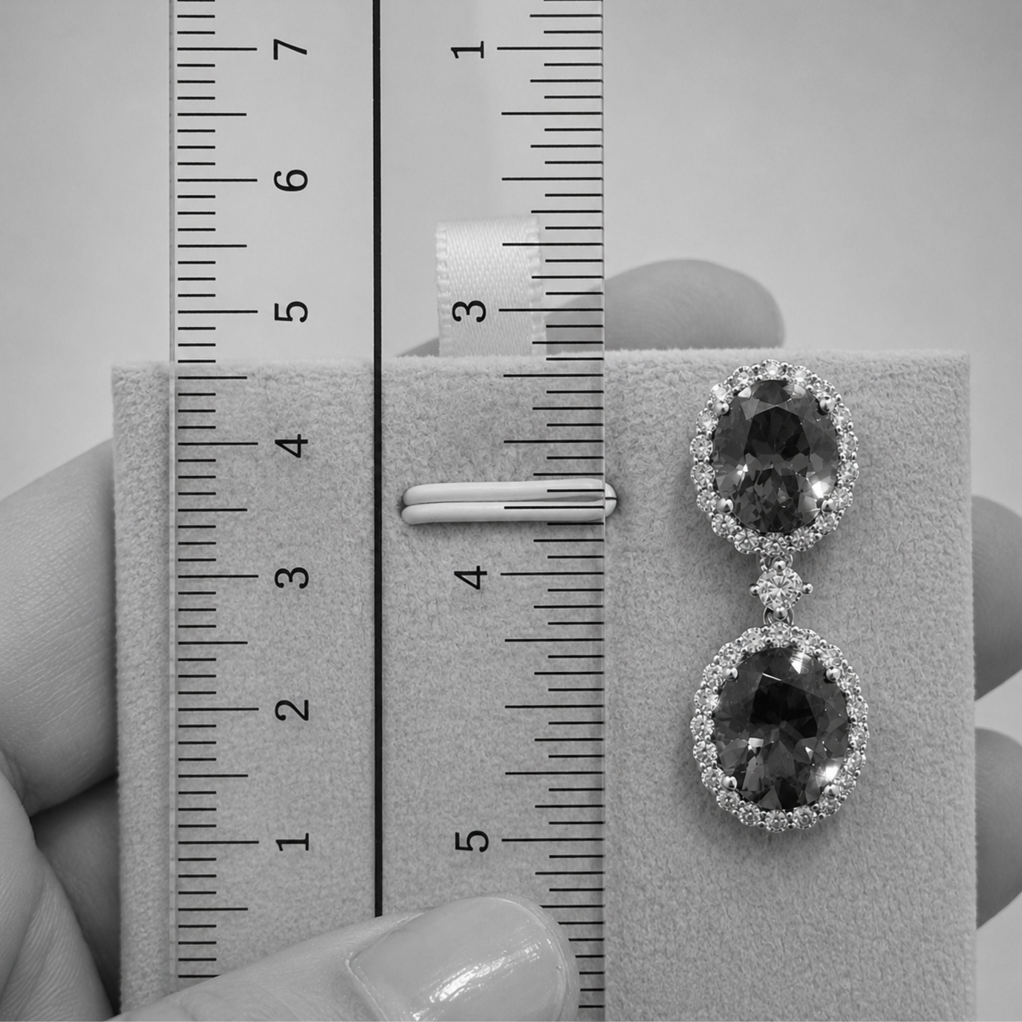 Hervorragende Tansanit- und Diamant-Halo-Ohrringe