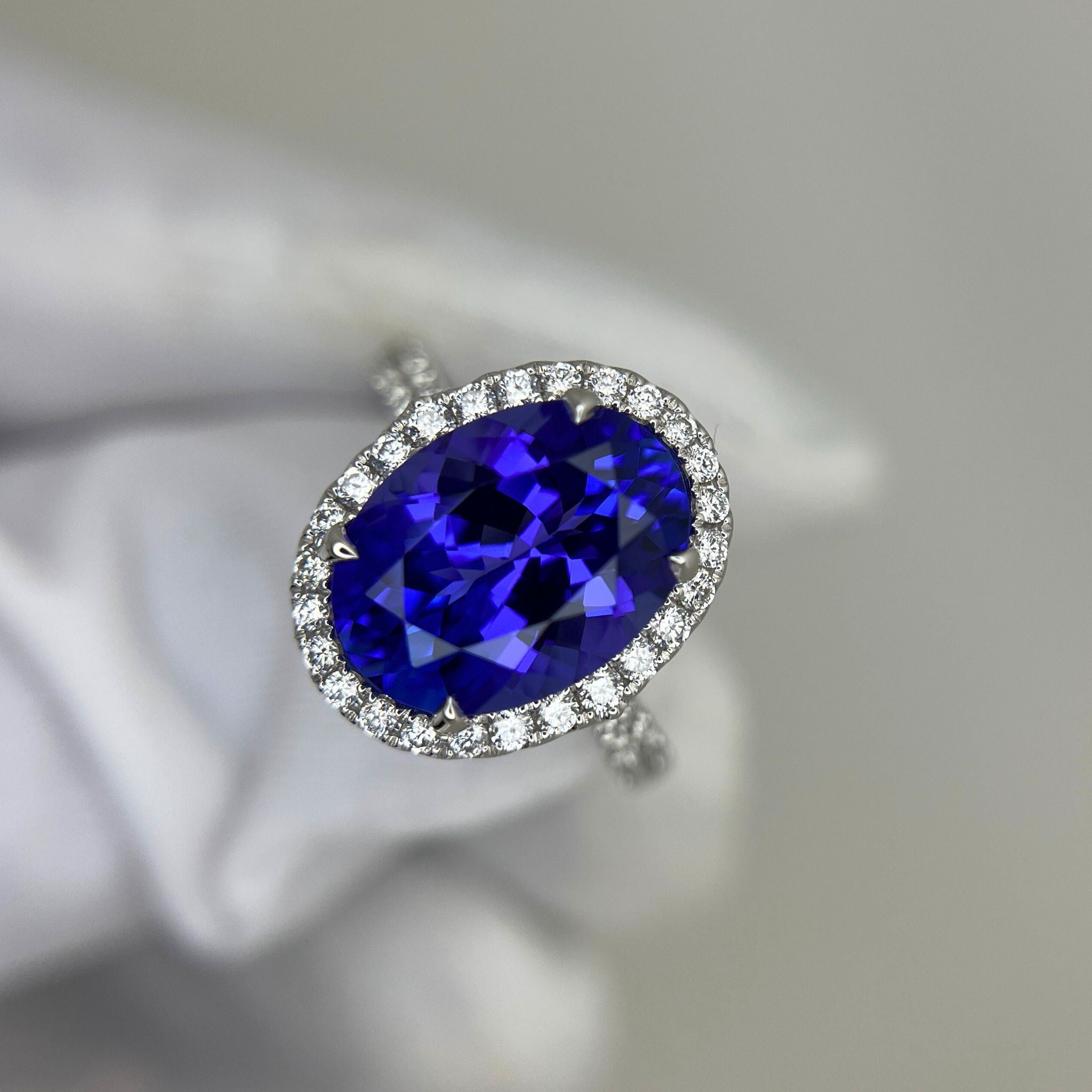 Exceptional Tanzanite 5.00 carat Oval Diamond Halo Ring